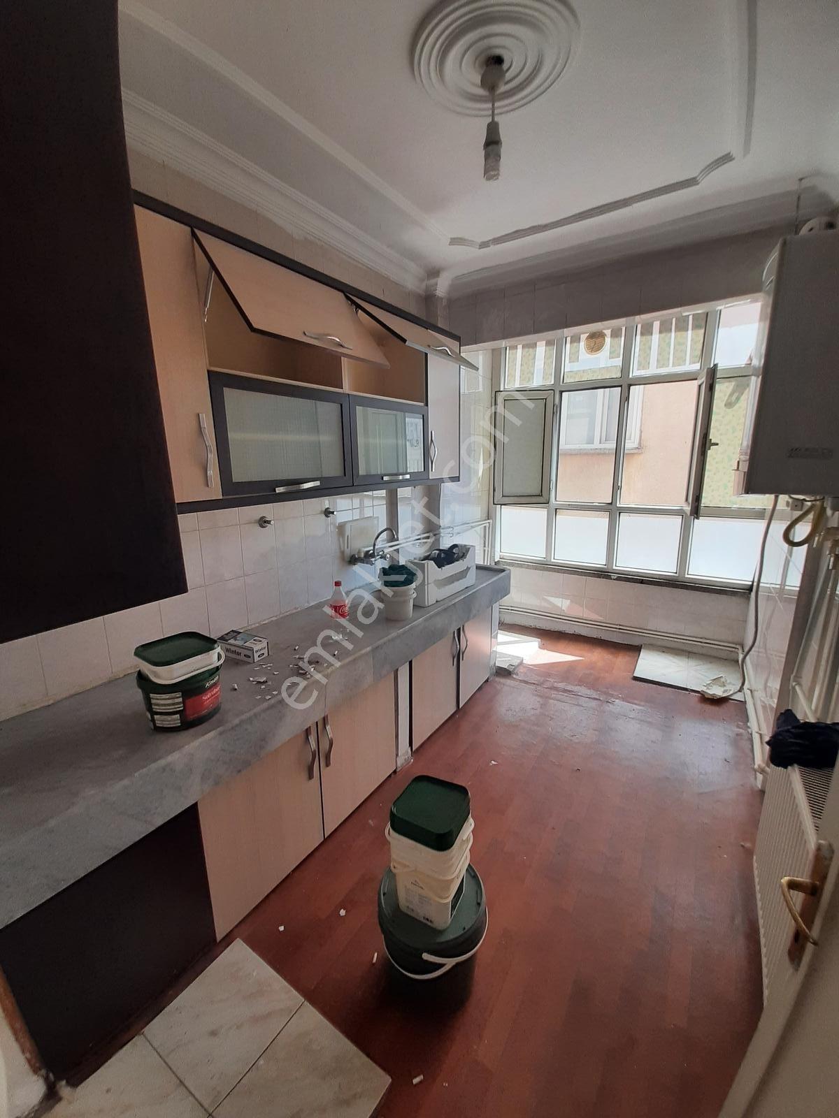 Bahçelievlerde 3+1 Odalı Doğalgazlı Kiralık Daire - Görsel 13
