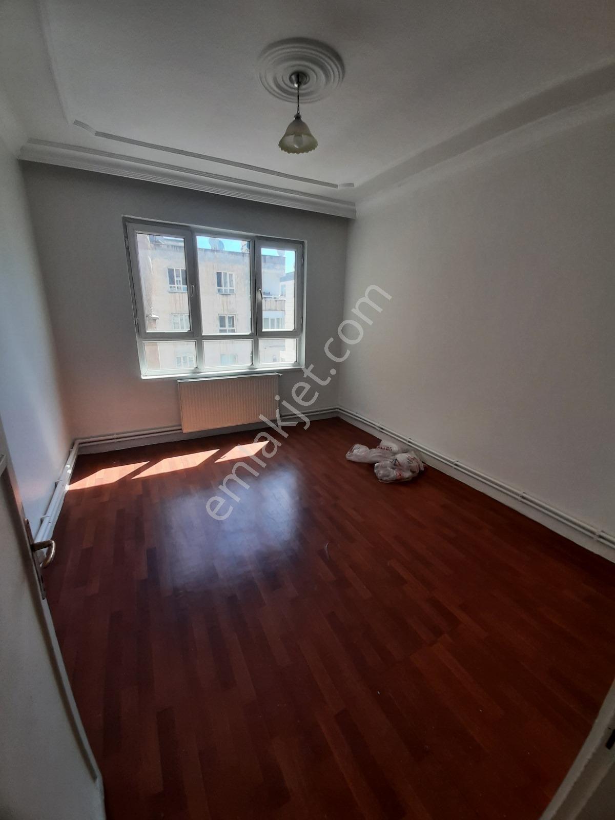 Bahçelievlerde 3+1 Odalı Doğalgazlı Kiralık Daire - Görsel 3