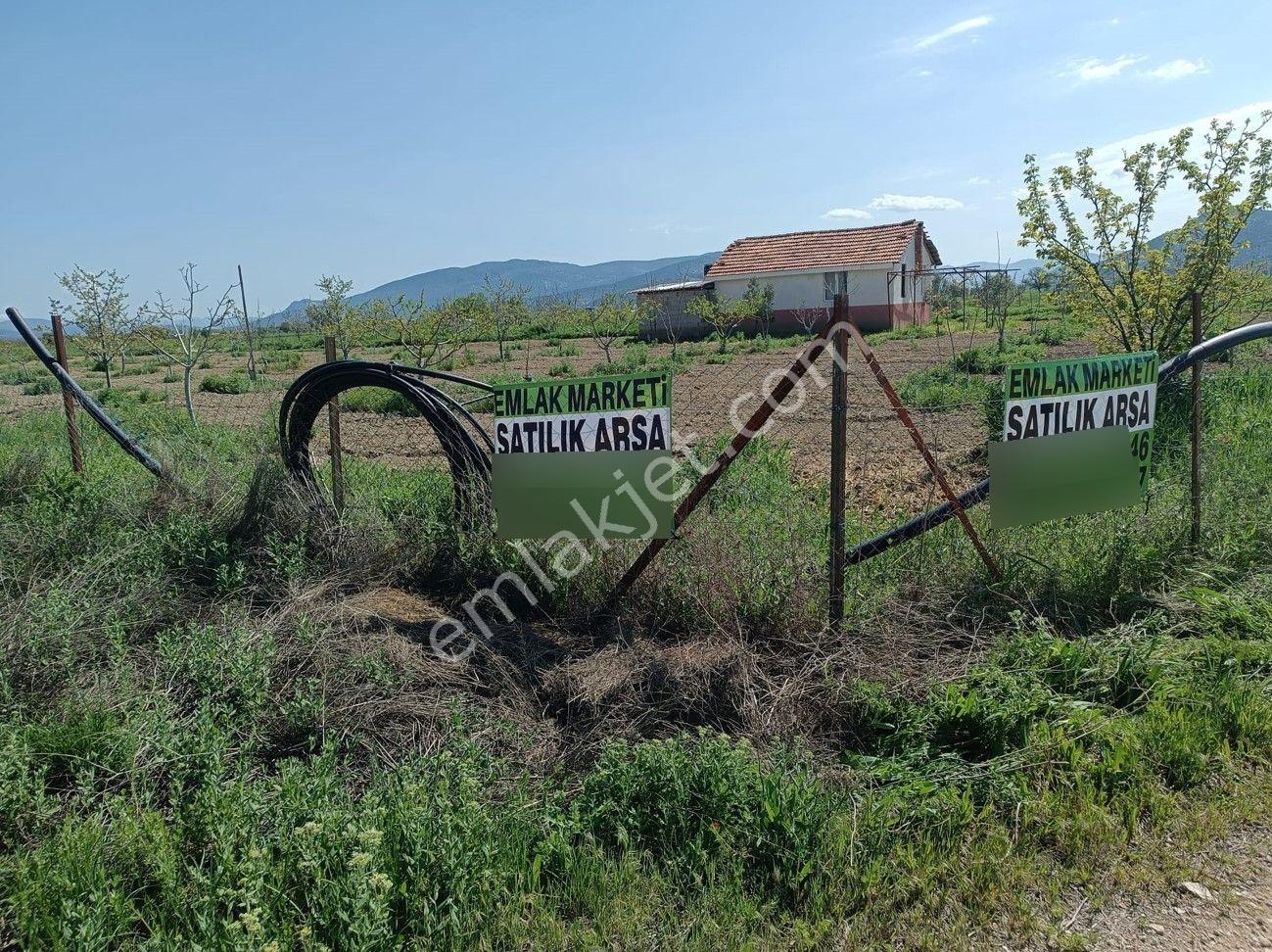 Burdur Bucak Ürkütlü 'de İçinde Evi Olan, Yola Sıfır Yatırımlık Tarla