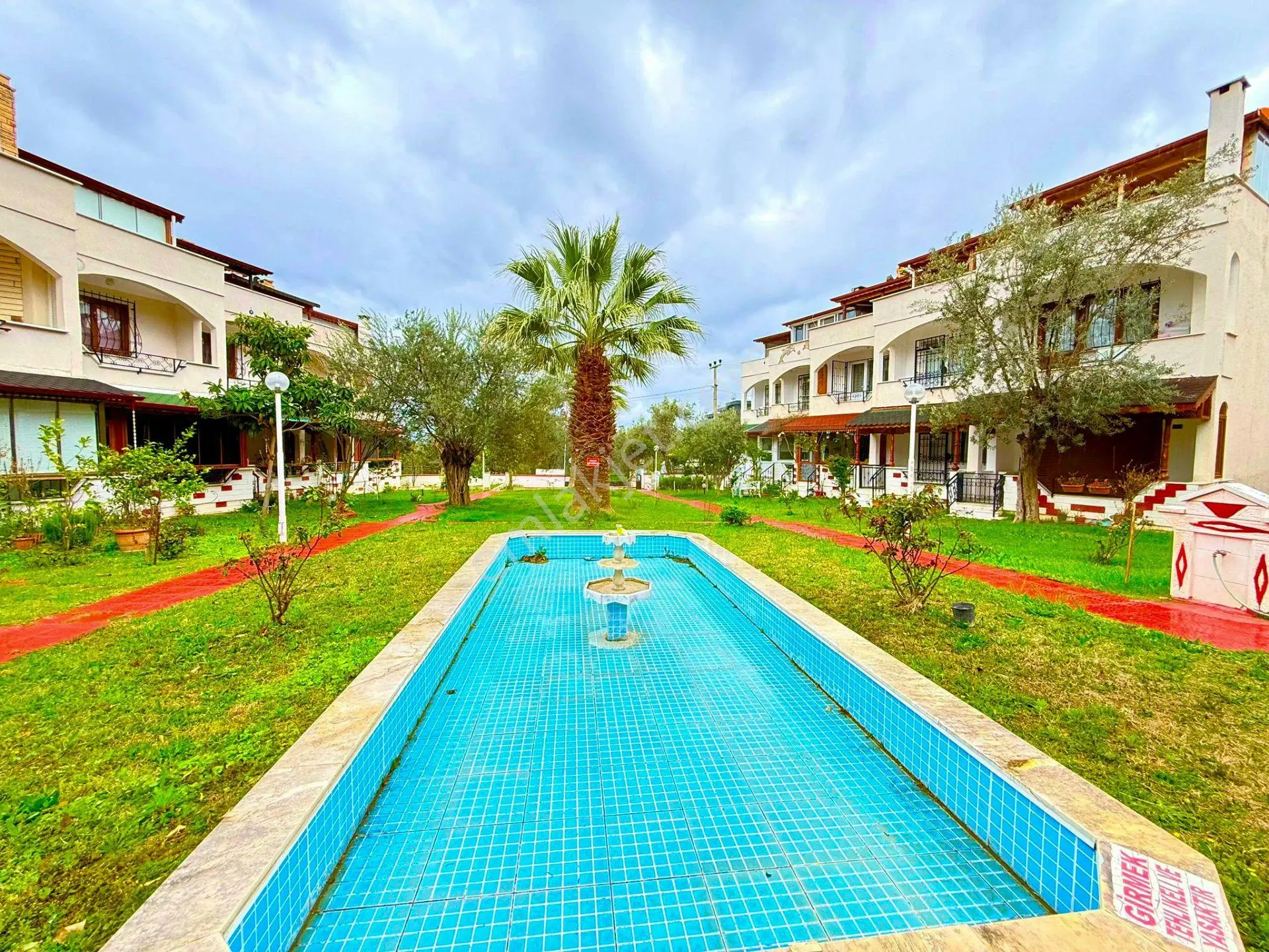 Yükselden Gürede Denize 500 Metre Ful Bakımlı Şömineli 4+1 Villa