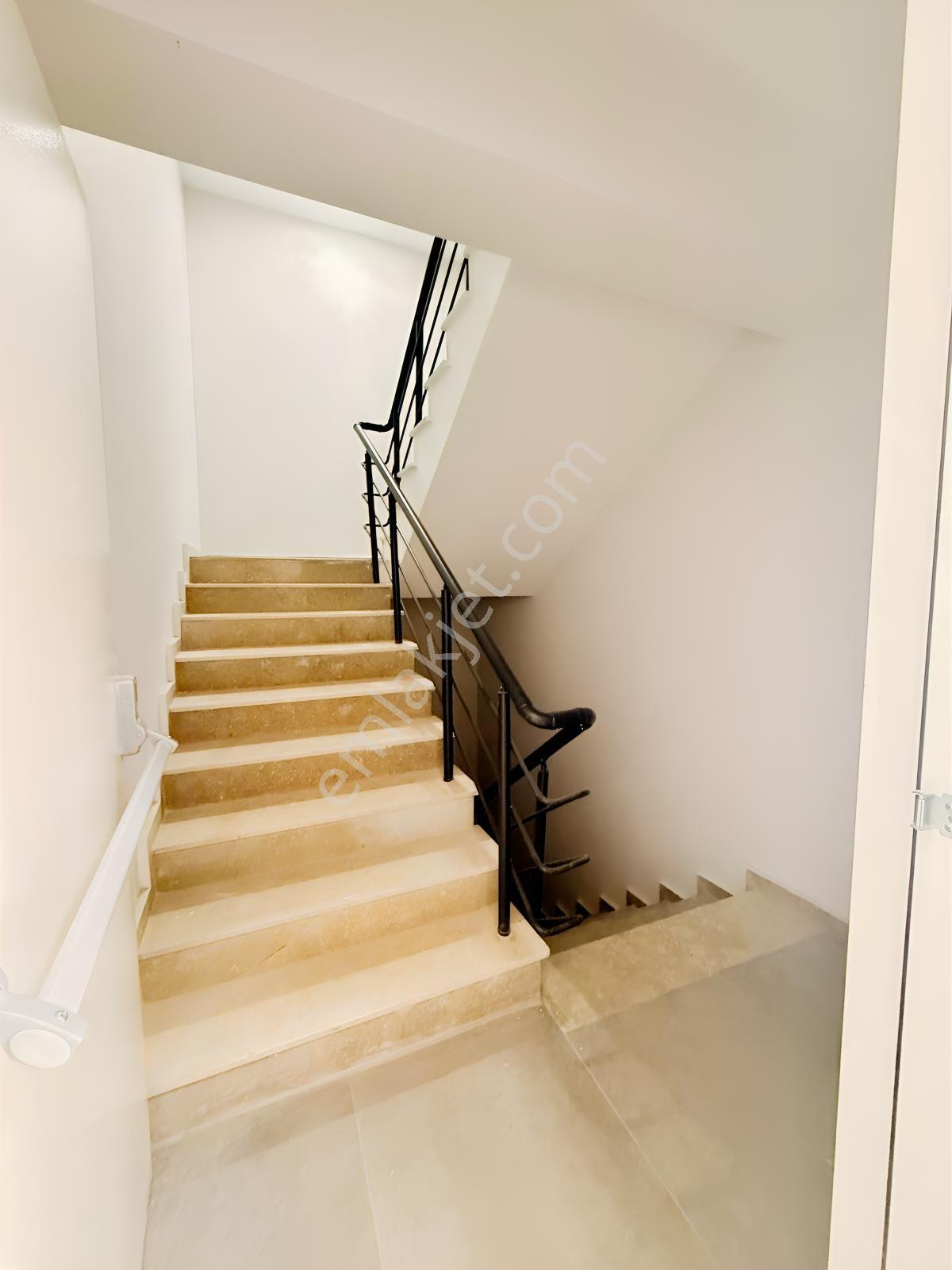 Velibaba Merkezde Site İçi Acil Satılık Manzaralı 2+1 Daire!! - Görsel 20