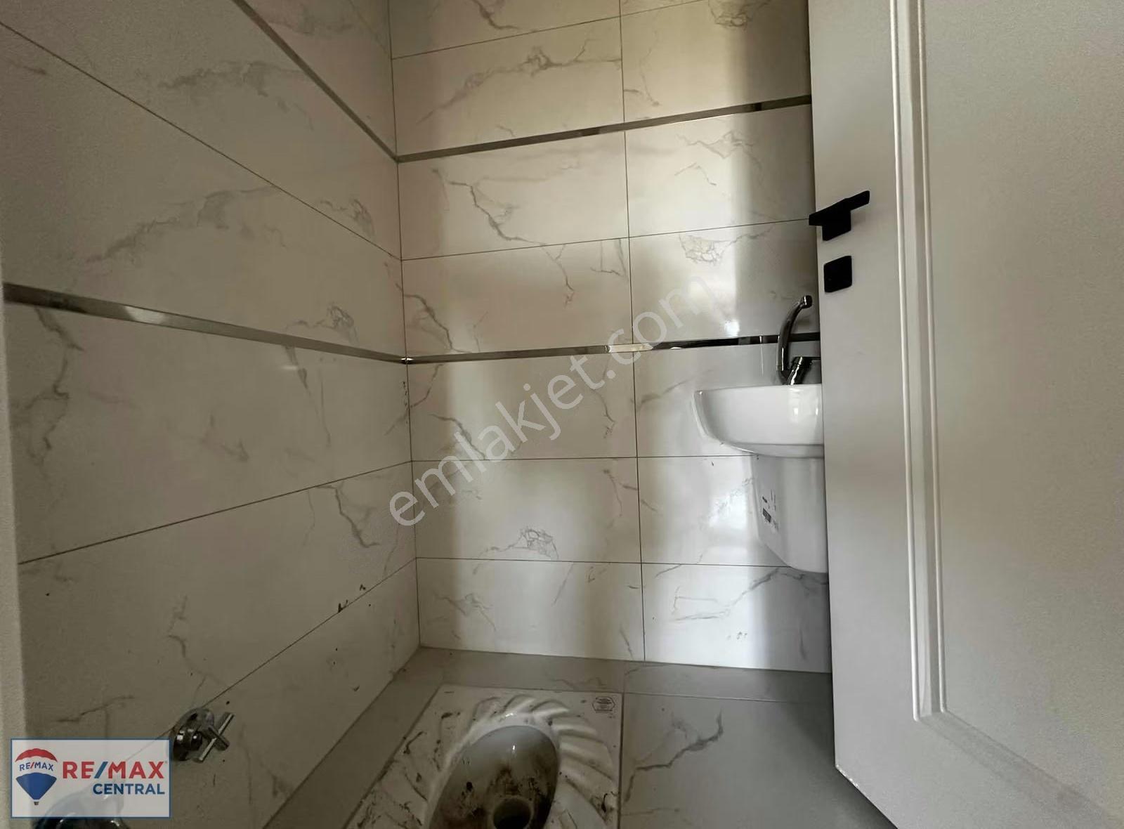 Remax Central Seyrantepe Mah Arakat Geniş Daire - Görsel 12