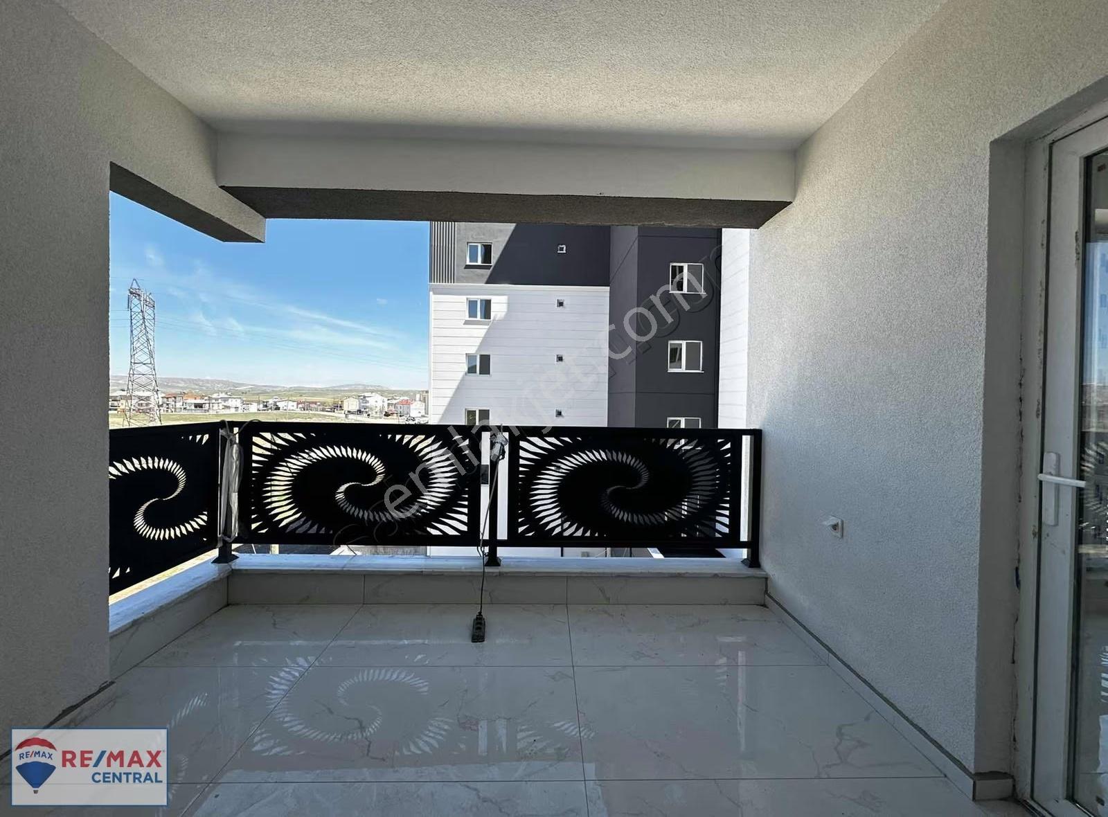 Remax Central Seyrantepe Mah Arakat Geniş Daire - Görsel 13