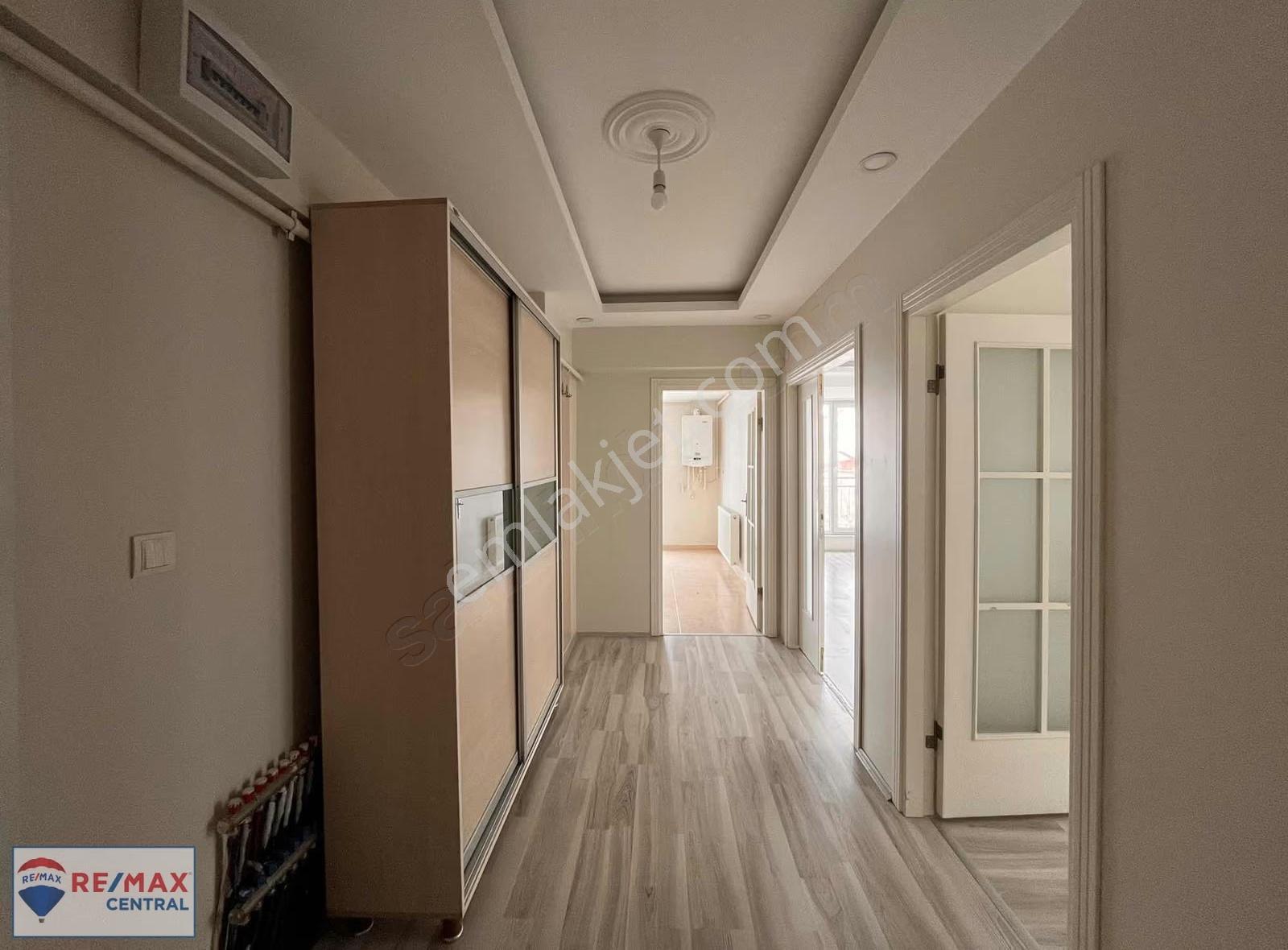 Remax Central'den Mehmet Akif Mahallesin'de 4+1 Kiralık Daire - Görsel 2