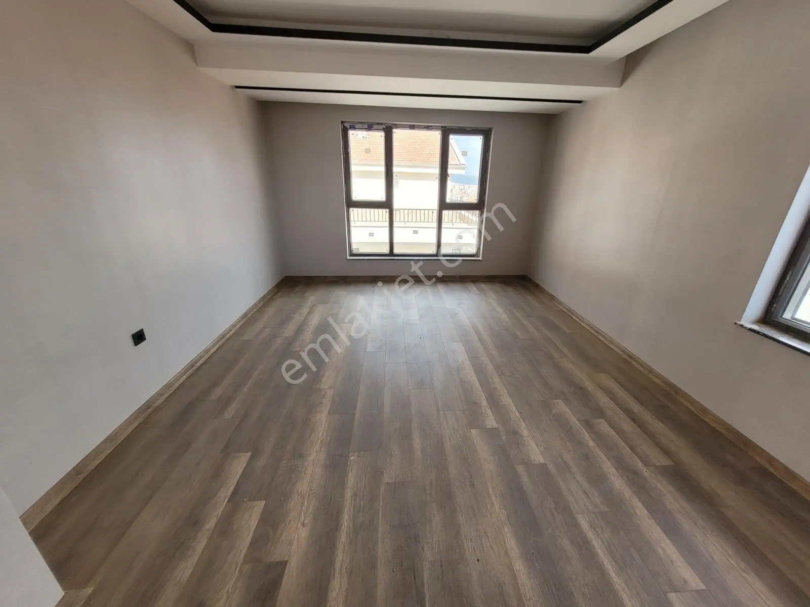 Yeni Binada İskanı Alınmış Full+full Yapılı Katta Sıfır Daire !!
