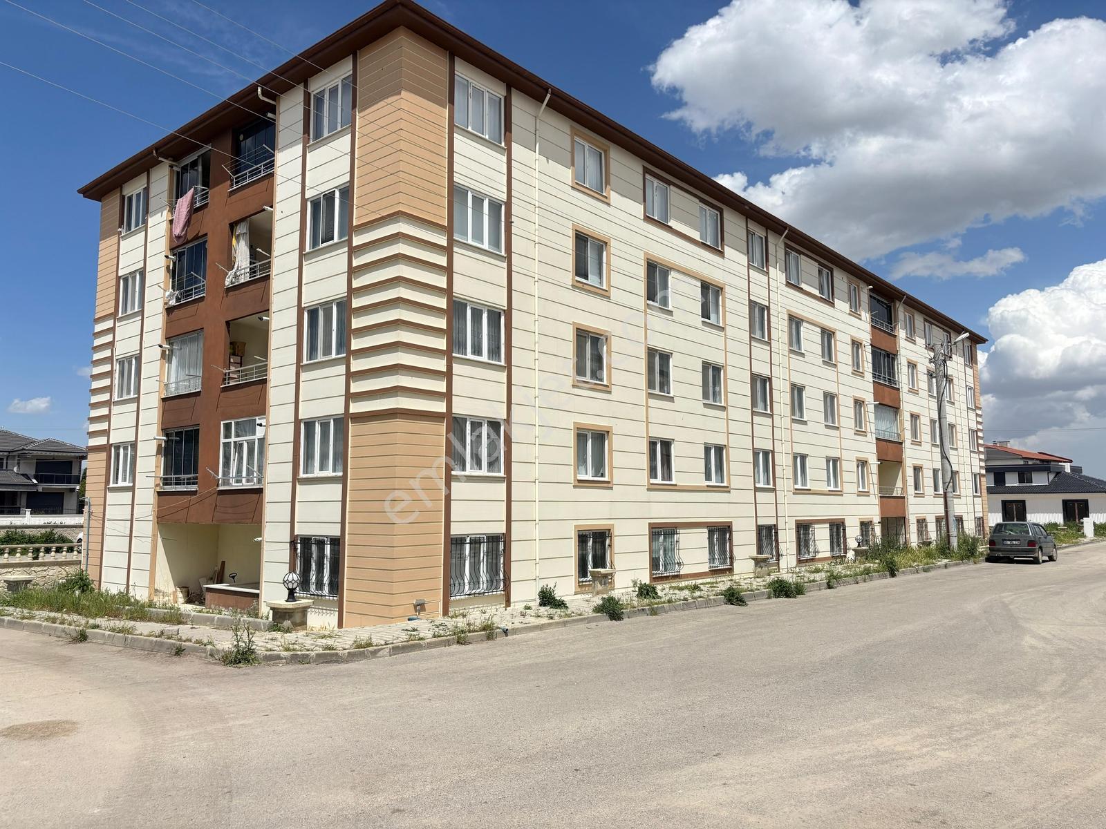 Yaman'dan Bolvadin Konak Mah. Satılık 3+1 Daire