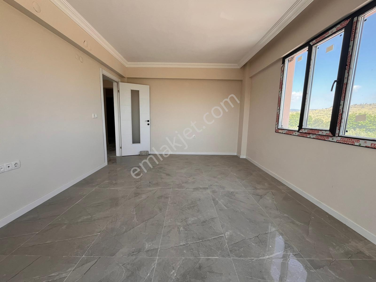 Akgedik Zeki Emlak'tan Manisa Akgedik Mahallesinde Site İçinde Satılık 2+1 Kapalı Mutfak Daire - Görsel 3