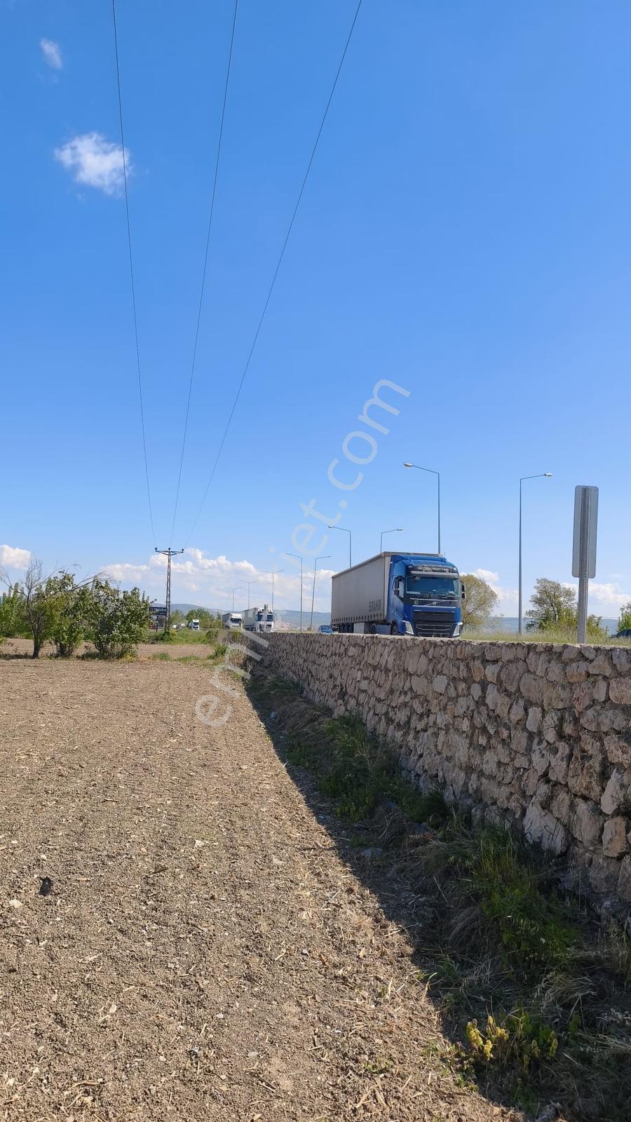 Mabelden İmar Sınırında Amasya Ana Yoluna Sıfır Tarla - Görsel 19