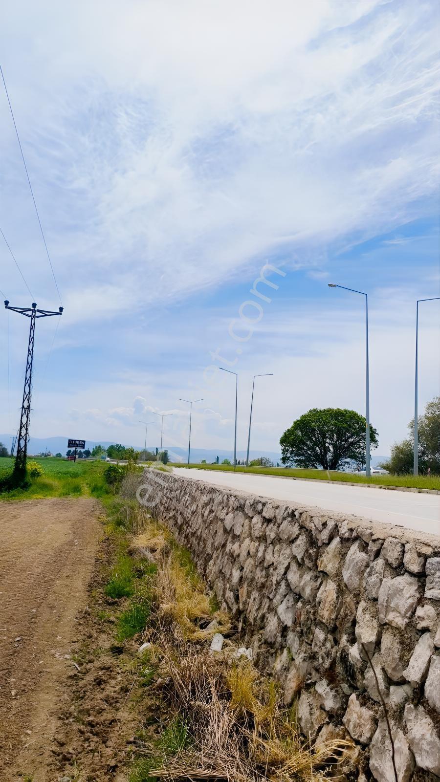 Mabelden İmar Sınırında Amasya Ana Yoluna Sıfır Tarla - Görsel 9