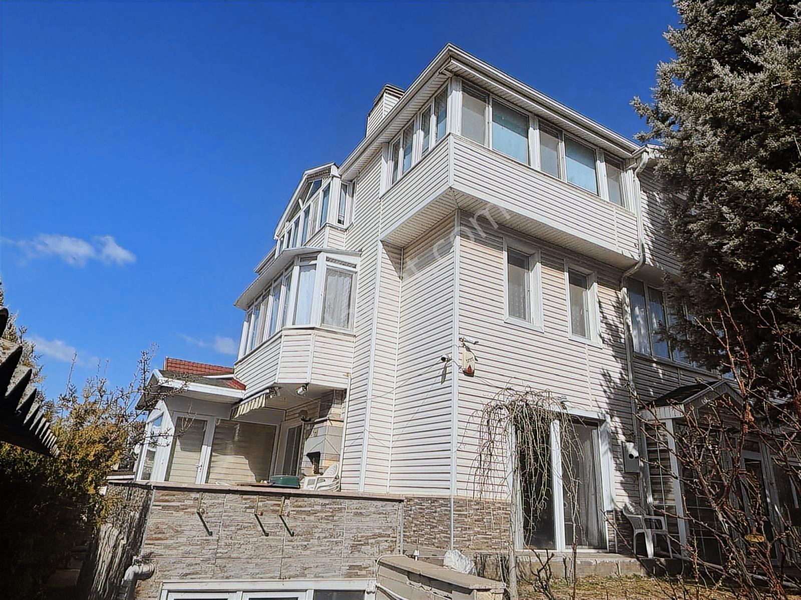 Cb Sıtkı Şimşek'den Gölbaşı Özgür Sitesinde Satılık Villa - Görsel 11