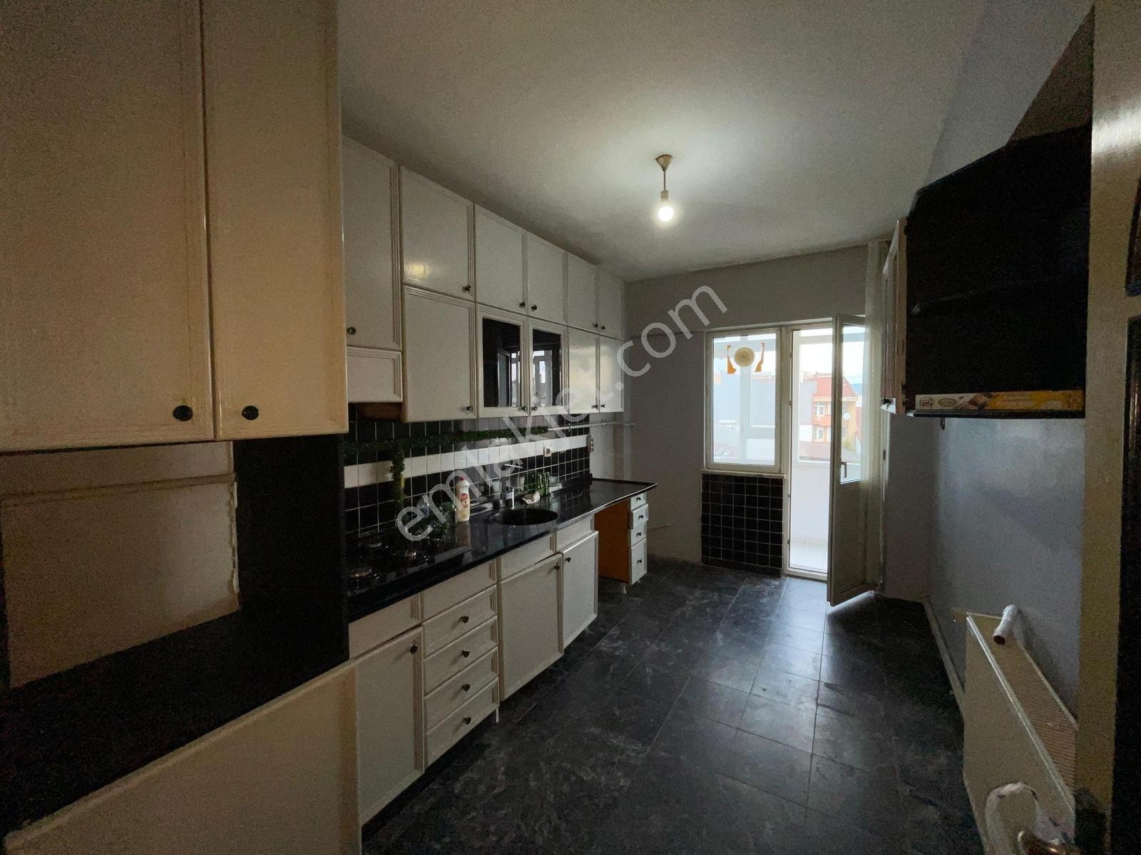 Cumhuriyet Mah. Muhtarlık Yanı Üç Cepheli Balkonlu Ferah Kiralık - Görsel 11
