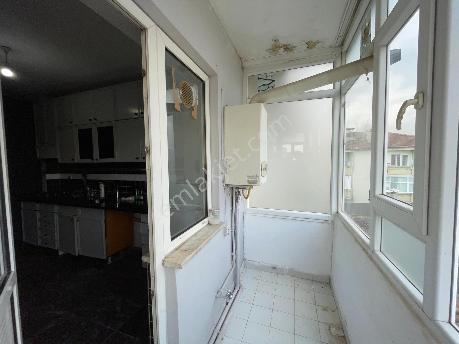 Cumhuriyet Mah. Muhtarlık Yanı Üç Cepheli Balkonlu Ferah Kiralık - Görsel 12