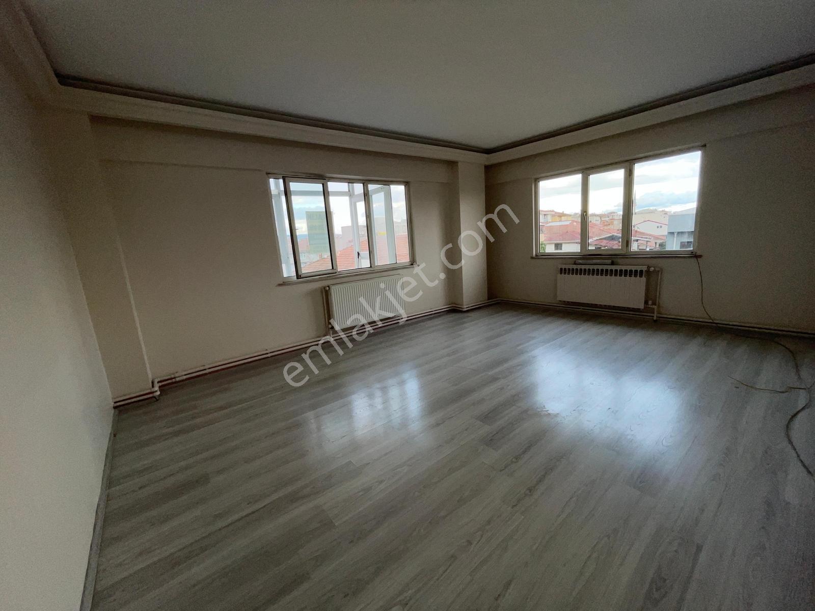 Cumhuriyet Mah. Muhtarlık Yanı Üç Cepheli Balkonlu Ferah Kiralık - Görsel 14