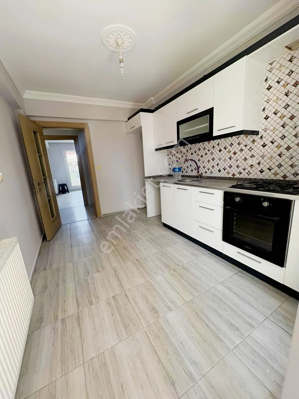 Çarşı Merkezde Ara Kat Çift Cephe D.gazlı K. Mutfak Kiralık 2+1