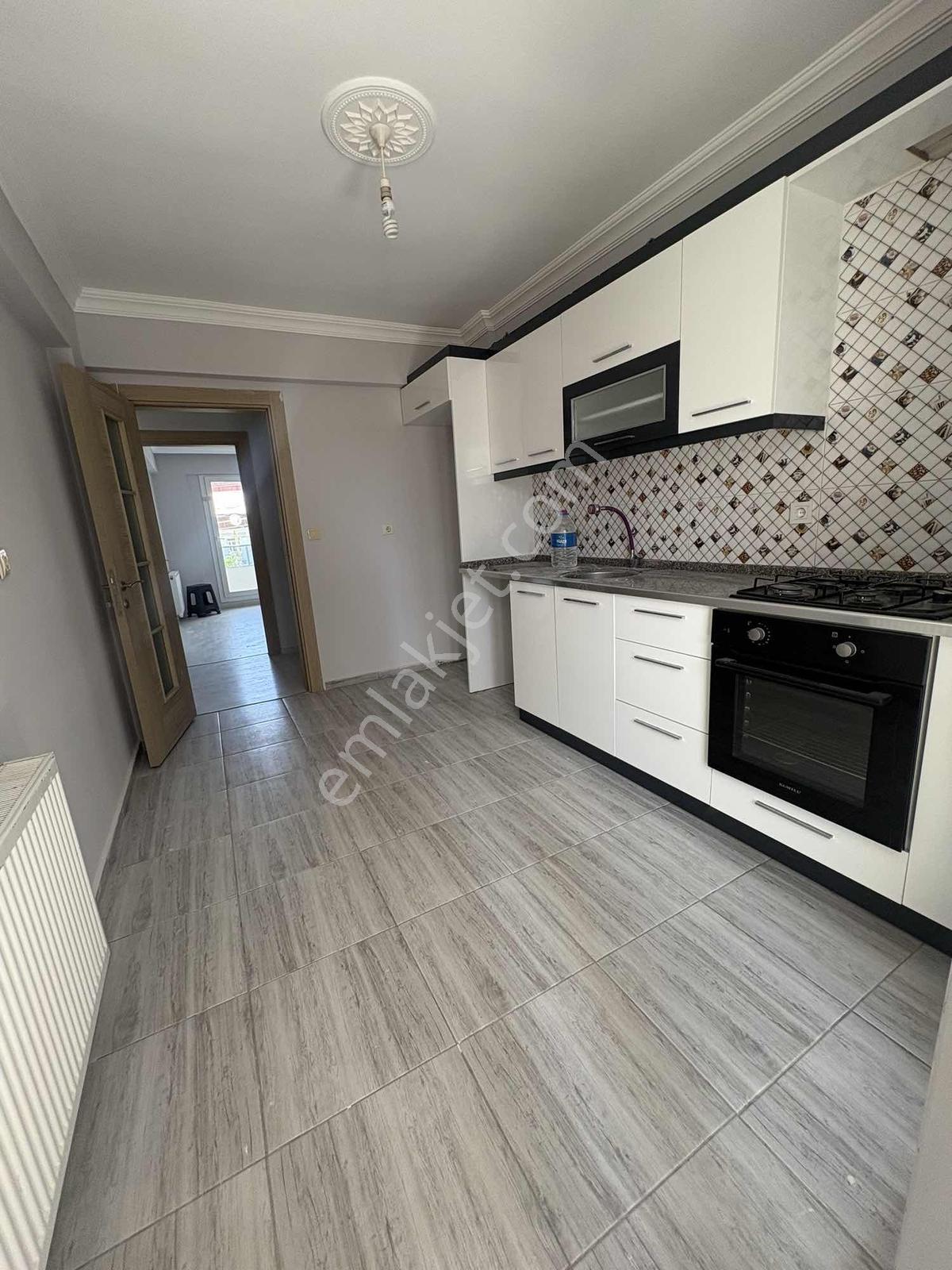 Çarşı Merkezde Ara Kat Çift Cephe D.gazlı K. Mutfak Kiralık 2+1 - Görsel 4