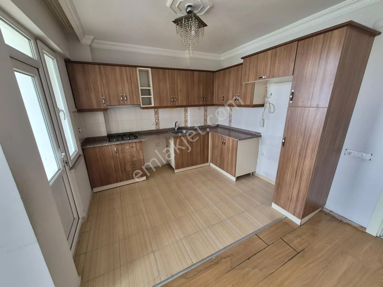 Döşemealtı Serinevler Sitesinde Havuzlu Katta Kiralık 2+1 Daire