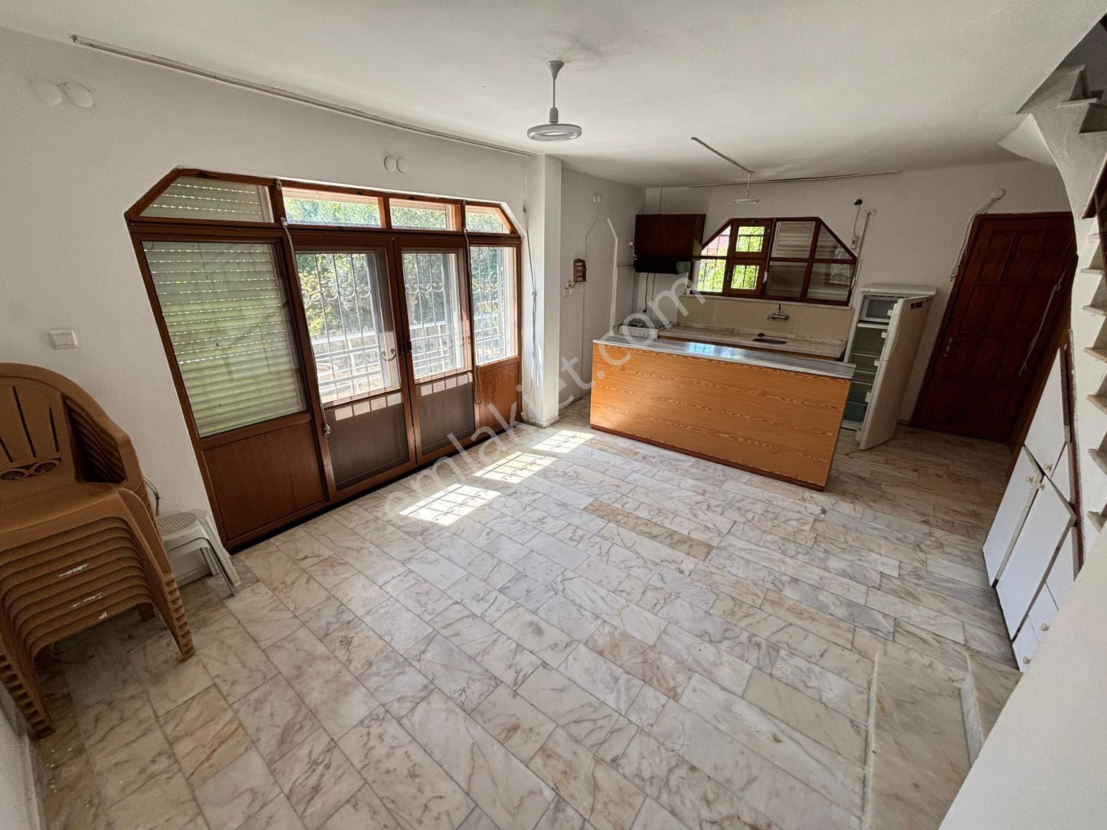 Pozitif'ten Çuğra Mevkinde Yarı Müstakil 'bahçeli' Satılık Villa - Görsel 17