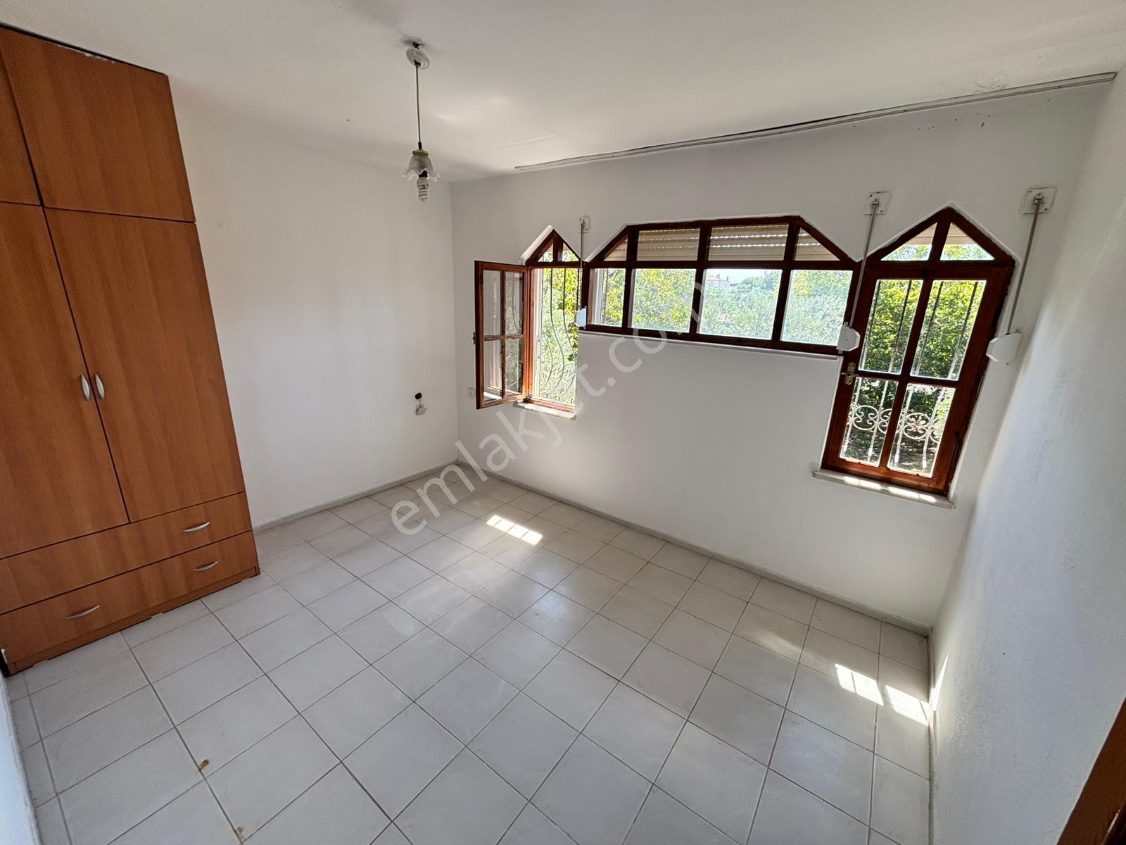 Pozitif'ten Çuğra Mevkinde Yarı Müstakil 'bahçeli' Satılık Villa - Görsel 11