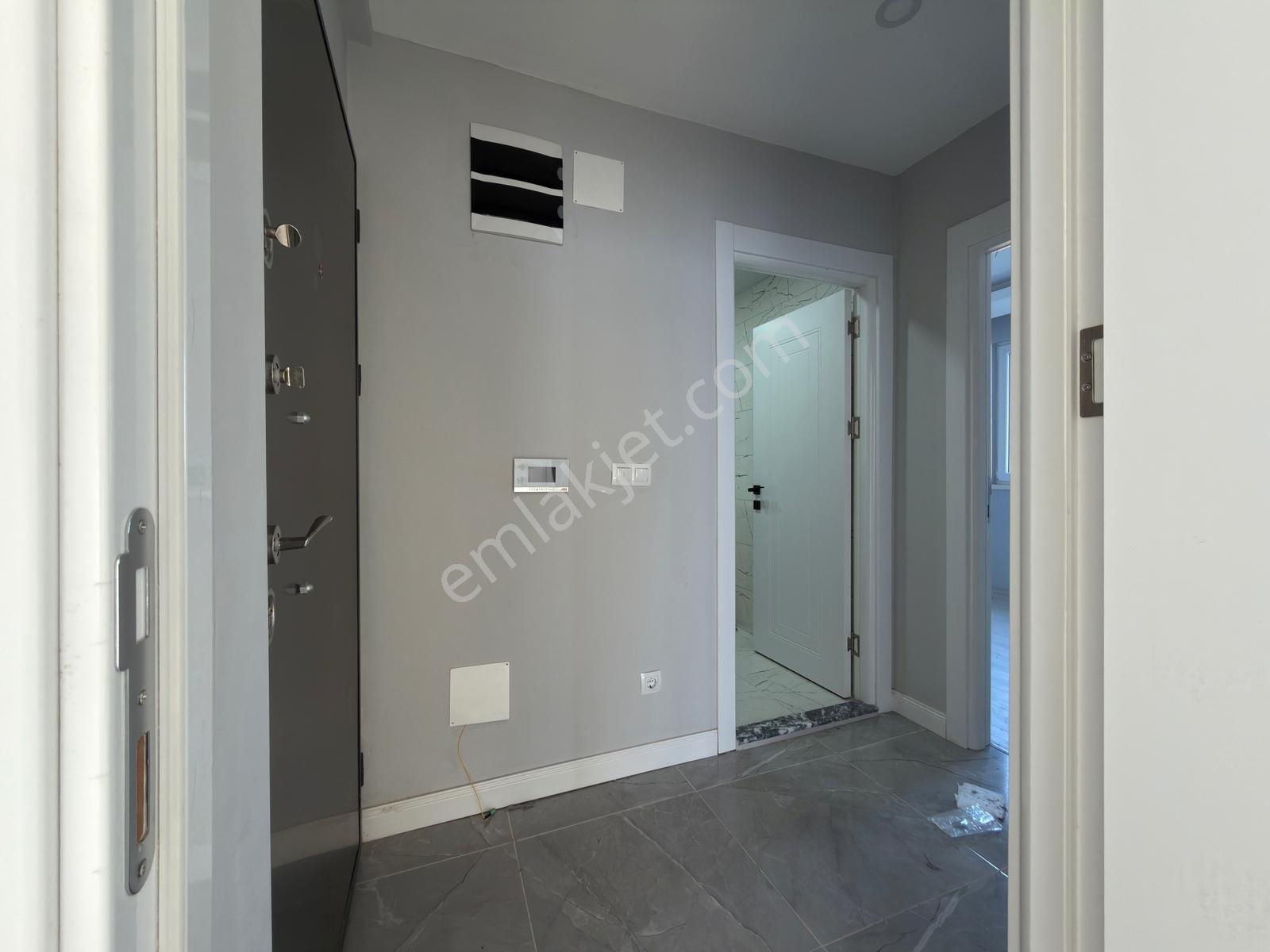 Salon Mutfak Ayrı / Tramvaya Yakın / Çok Geniş 1+1/ Remax Gökhan - Görsel 15