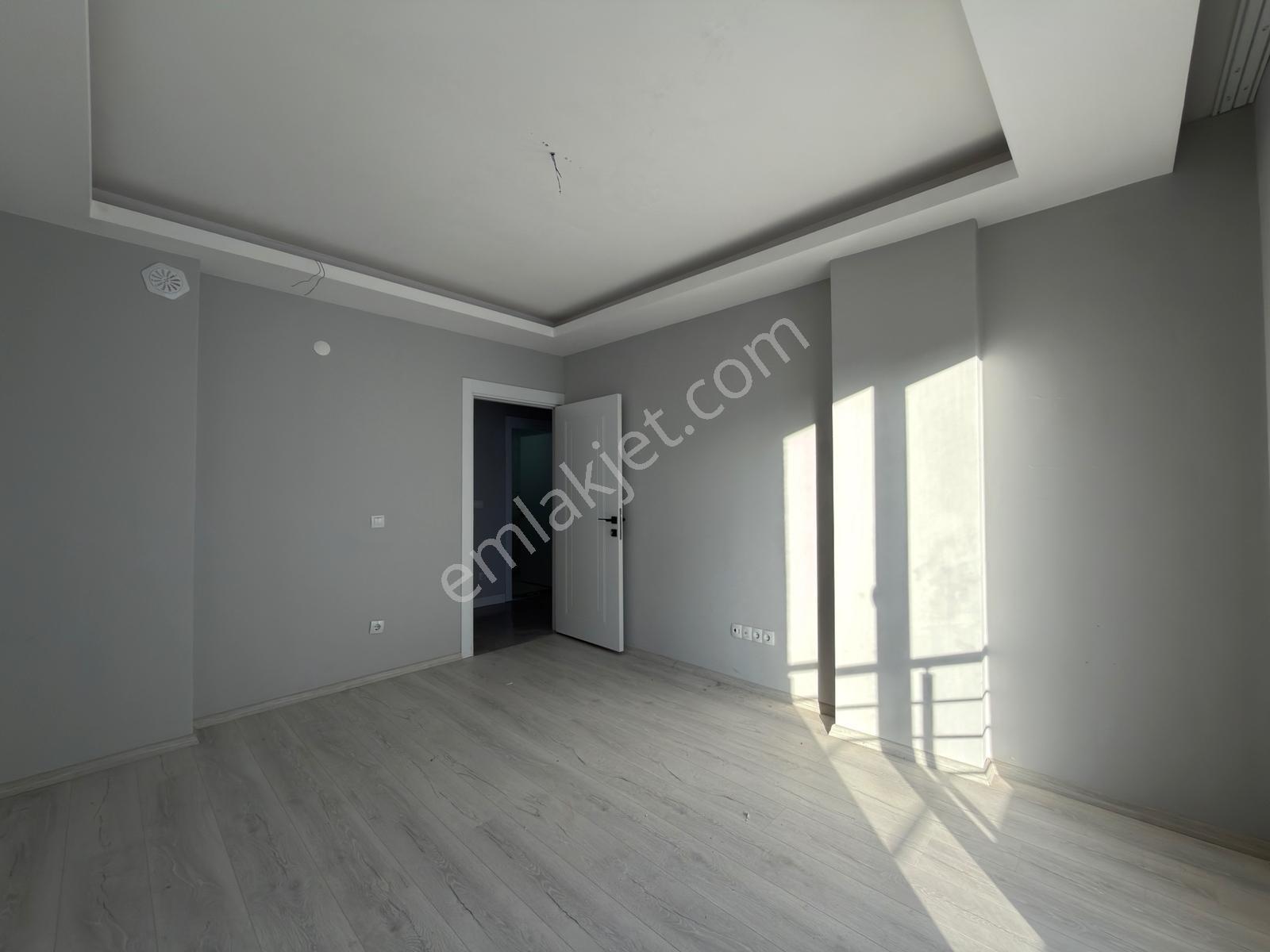 Salon Mutfak Ayrı / Tramvaya Yakın / Çok Geniş 1+1/ Remax Gökhan - Görsel 3