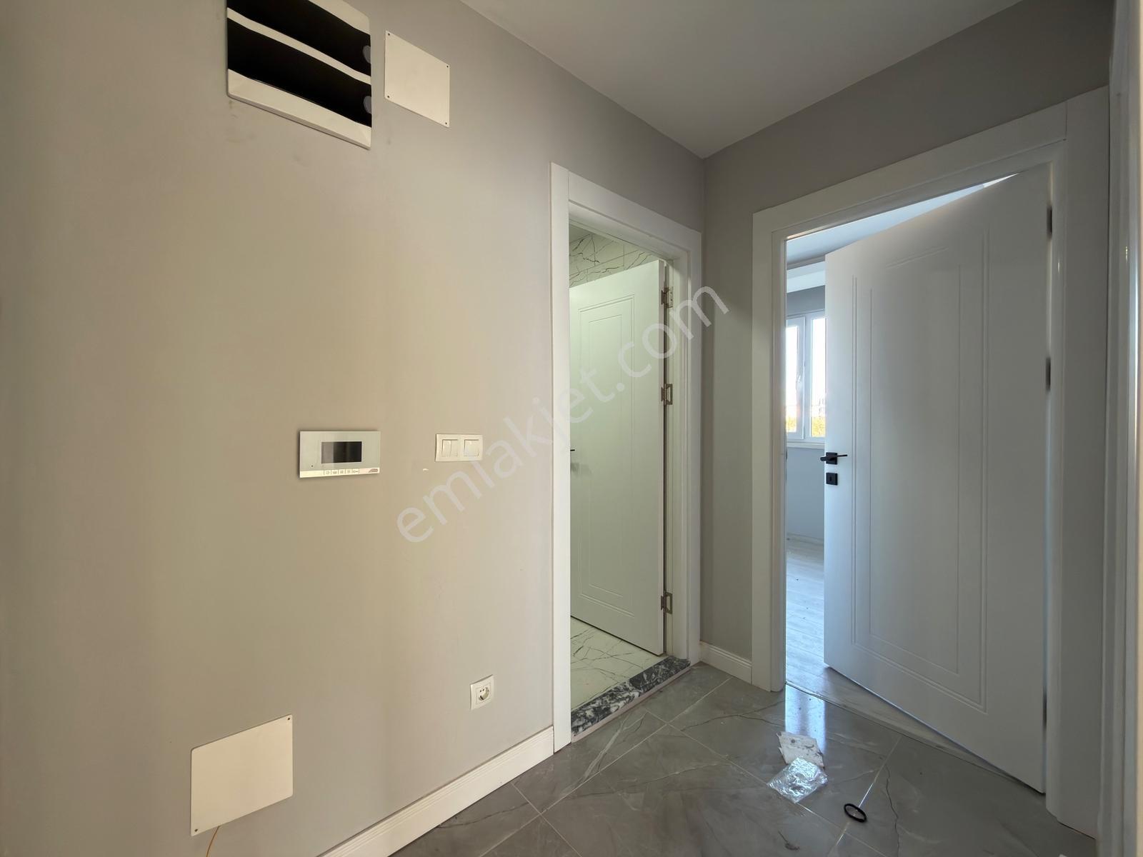 Salon Mutfak Ayrı / Tramvaya Yakın / Çok Geniş 1+1/ Remax Gökhan - Görsel 4
