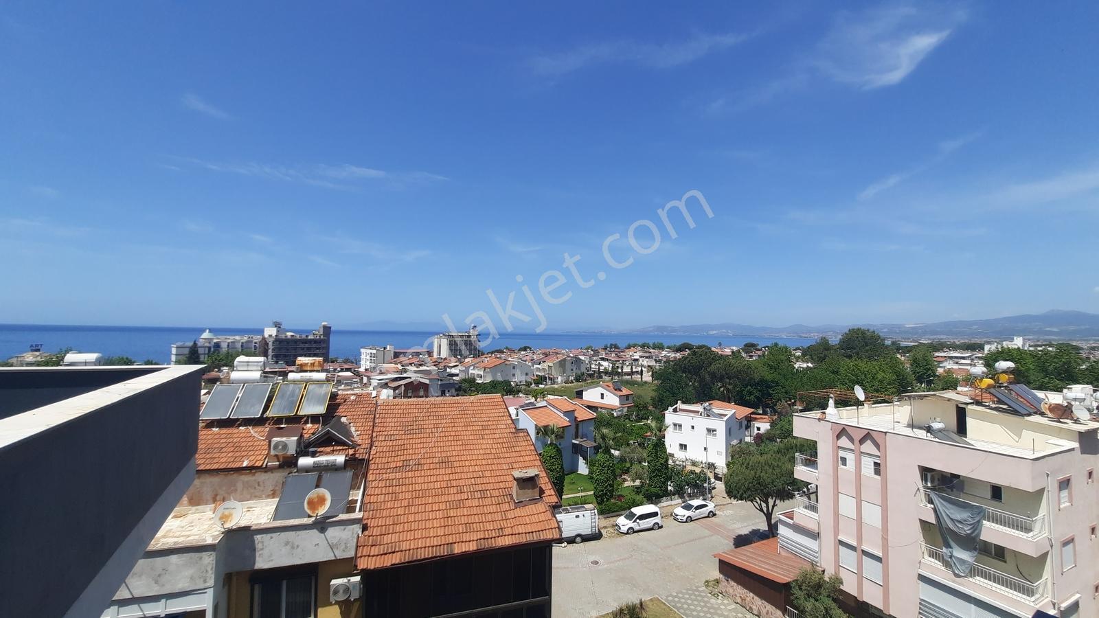 Güzelçamlı Merkezde Deniz Manzaralı Kiralık 1+1 Çatı Katı