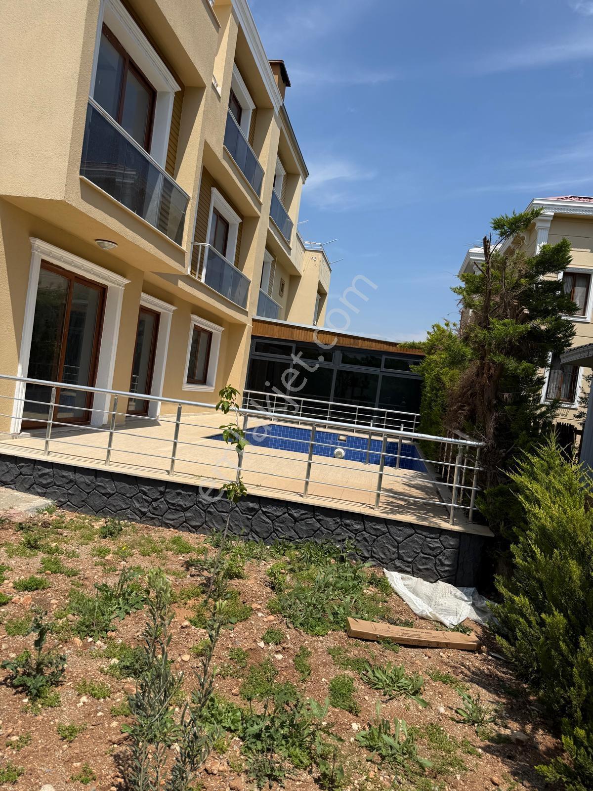 Kuyulukta 5+1 Tripleks Kendine Ait Havuzlu Kiralık Villa - Görsel 11