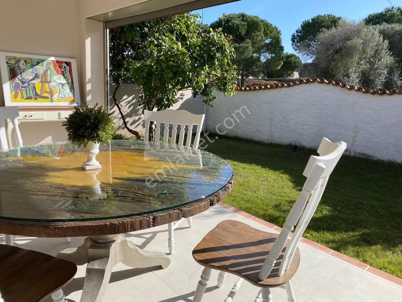 İzmir Çeşme Ilıca Denize Yakın Müstakil Havuzlu 4+1 Kiralıkvilla - Görsel 13