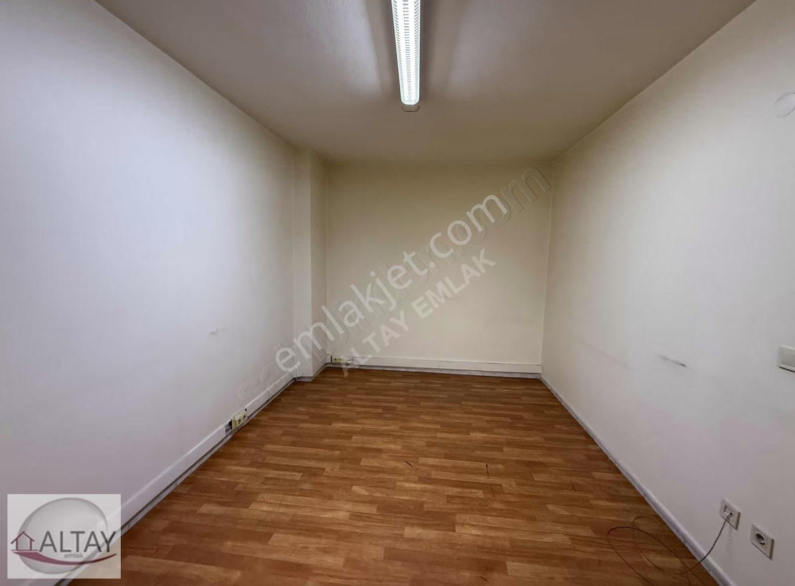 Küçükbakkalköy'de Ana Cadde Üstü 100m² Kiralık Ofis - Görsel 11