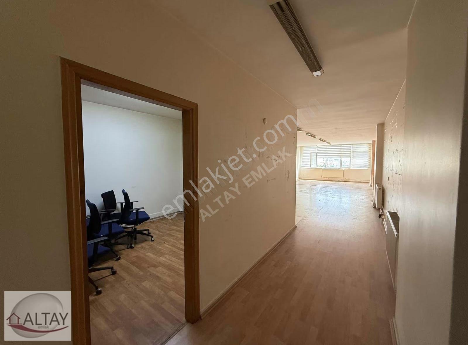 Küçükbakkalköy'de Ana Cadde Üstü 100m² Kiralık Ofis - Görsel 6