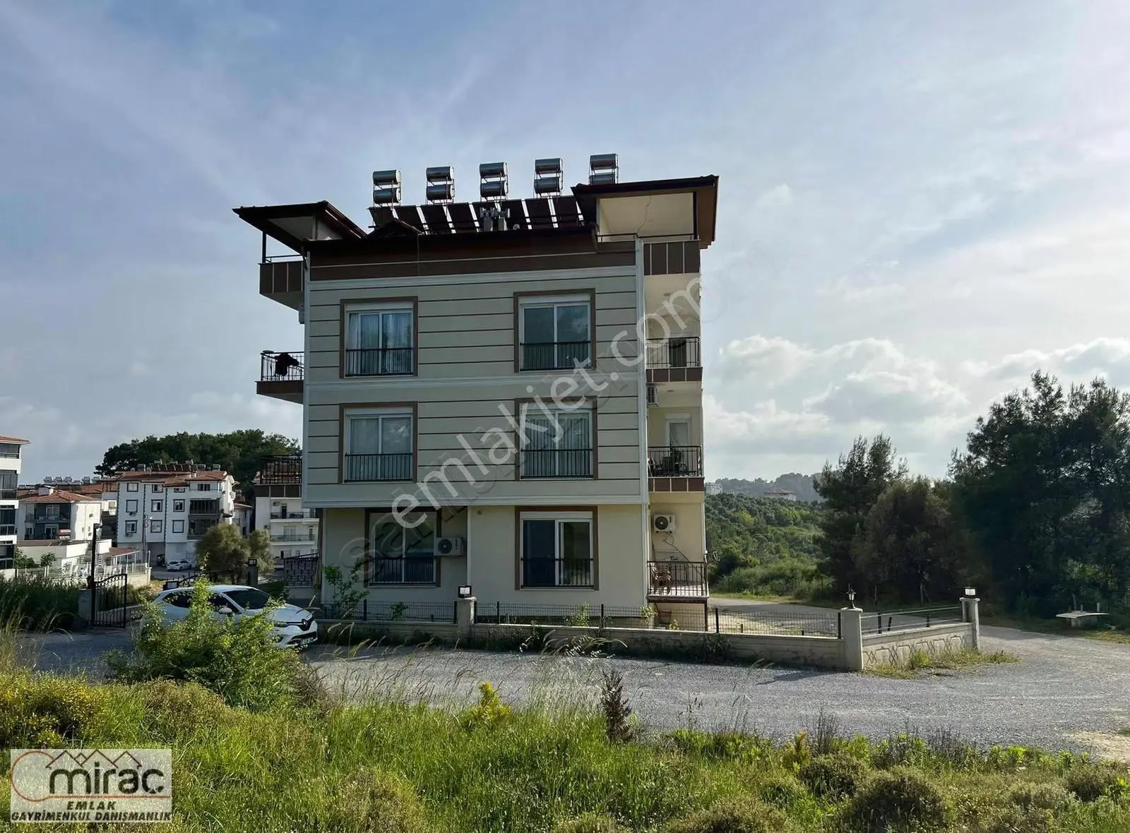 Doğa Manzaralı Etrafı Tamamen Açık Köşe Dubleks Daire
