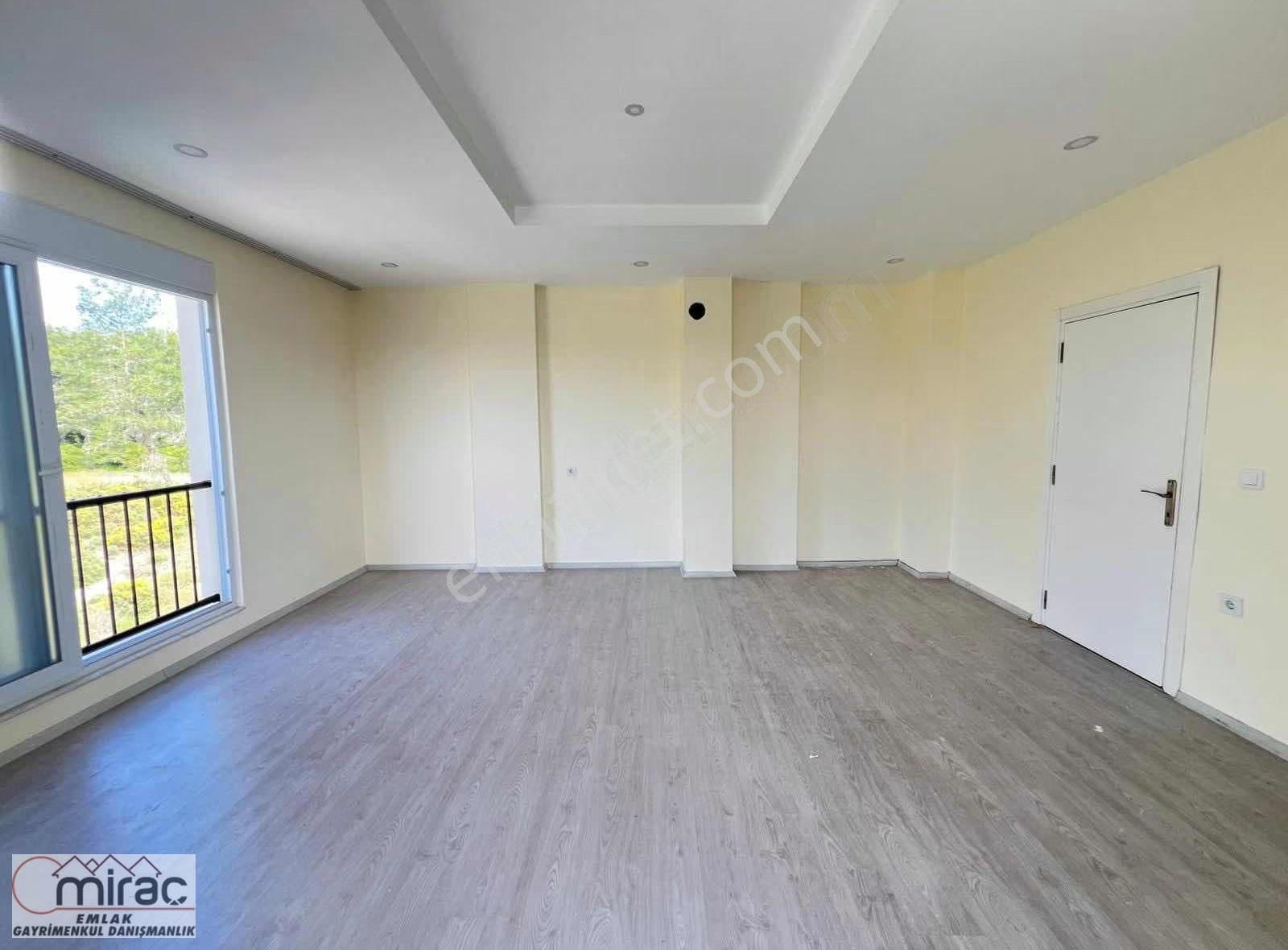 Doğa Manzaralı Etrafı Tamamen Açık Köşe Dubleks Daire - Görsel 6