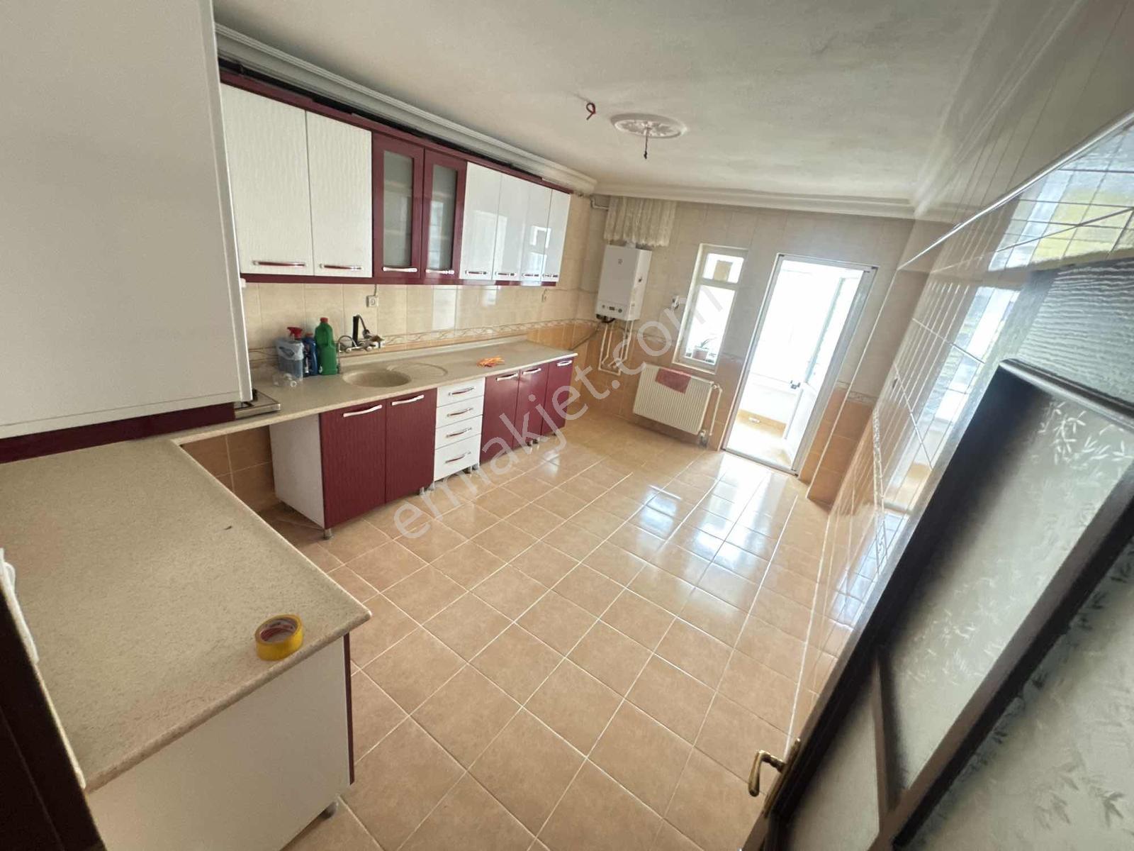 Lider Emlak'tan 3+1 Ara Kat Eyüp Camii Mevkiinde Kiralık Daire ! - Görsel 17