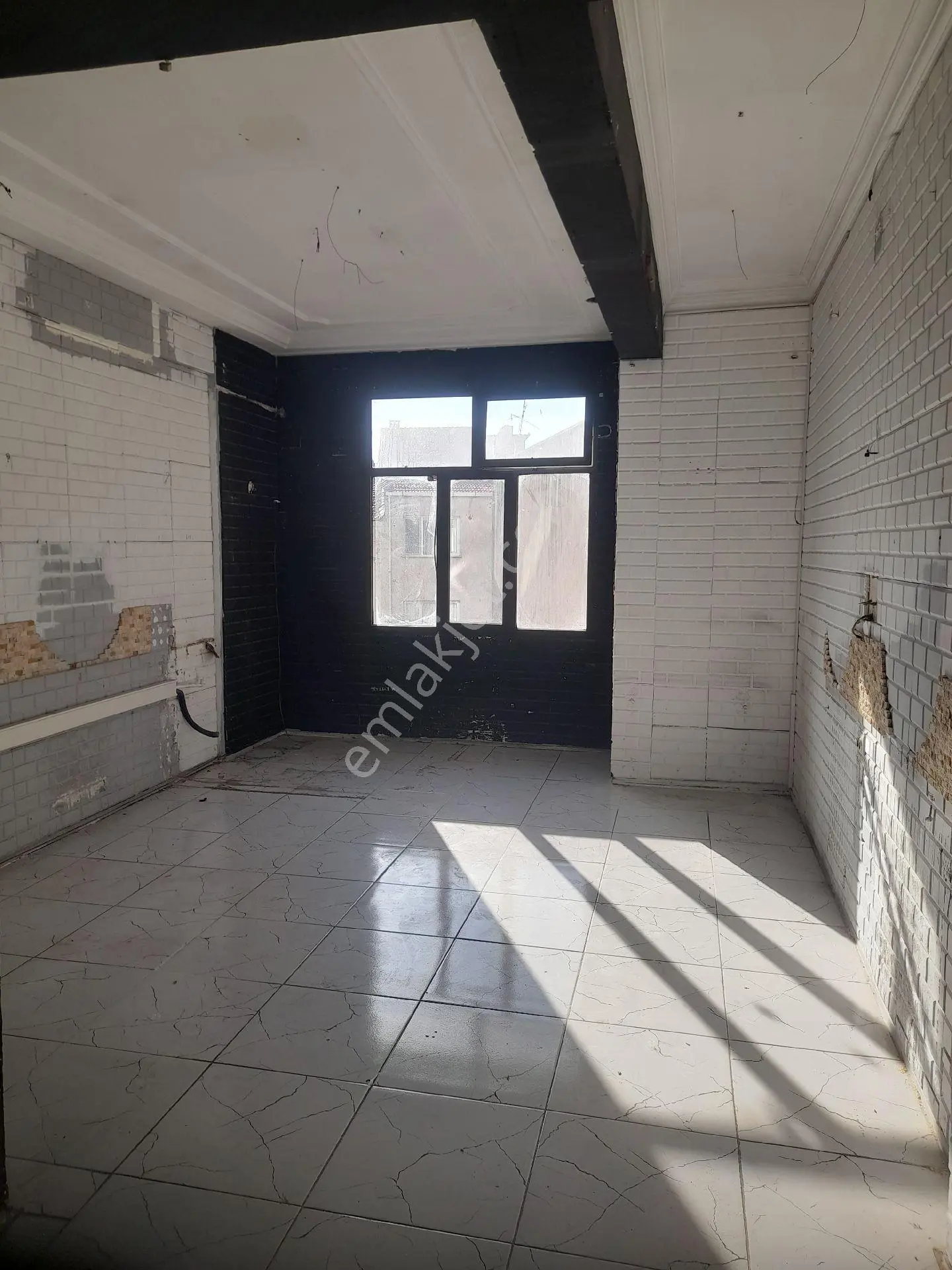 İzmir Konak İnönü Caddesinde Satılık Dükkan. - Görsel 3