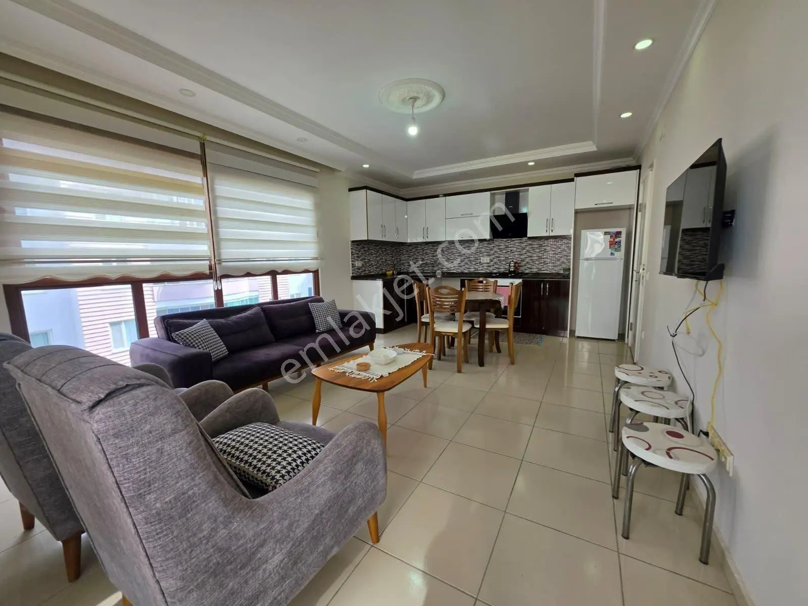 Alanya Mahmutlar’da Denize 500 Metre Full Eşyalı Şık 2+1 Satılık Daire