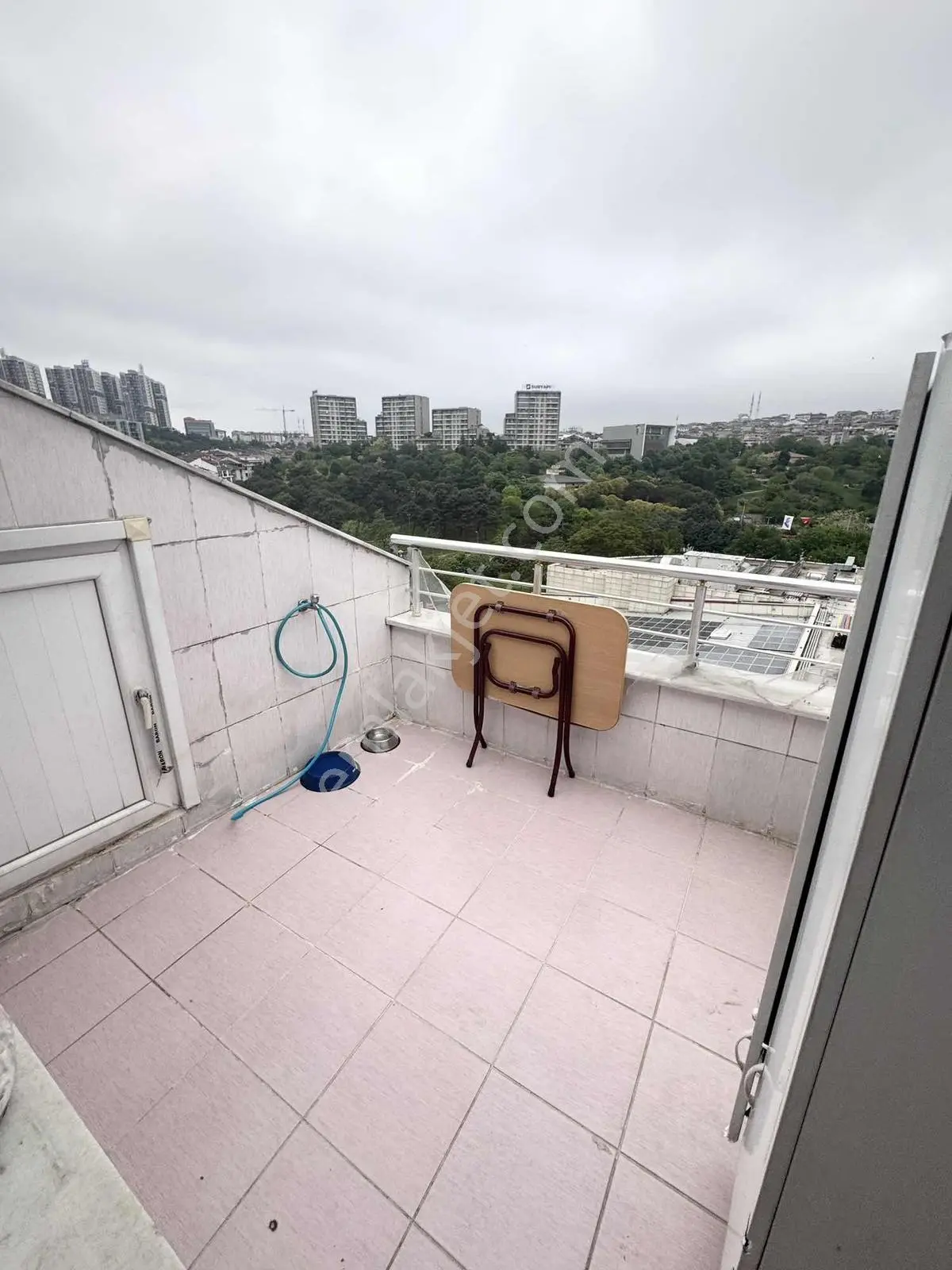Yoldaş İnş Kiralık 1+1 80 M2 Çatı Katı Bekara Uygun - Görsel 3