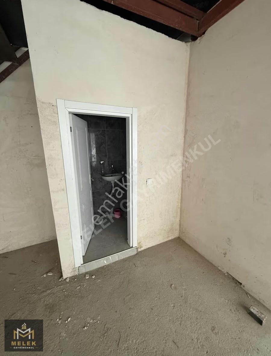 Melek Gayrimenkulden Bağcılar Kirazlıda Kiralık 250m² Dükkan - Görsel 6