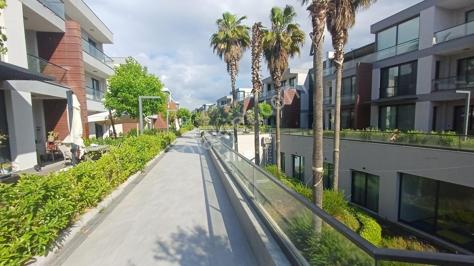 Gaziemir Landor Sitesi'nde Bahçe Manzaralı 3+1 Lüks Daire - Görsel 20