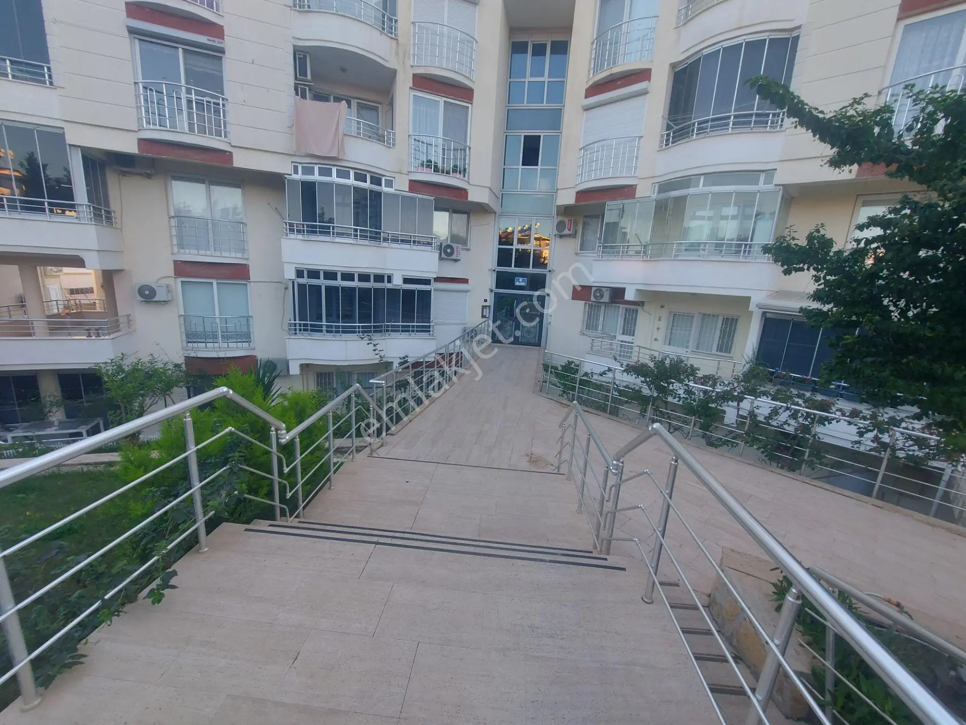 Altınkum Plajına 300mt Mesafede Havuzlu Sitede Satılık 2+1 Daire - Görsel 3