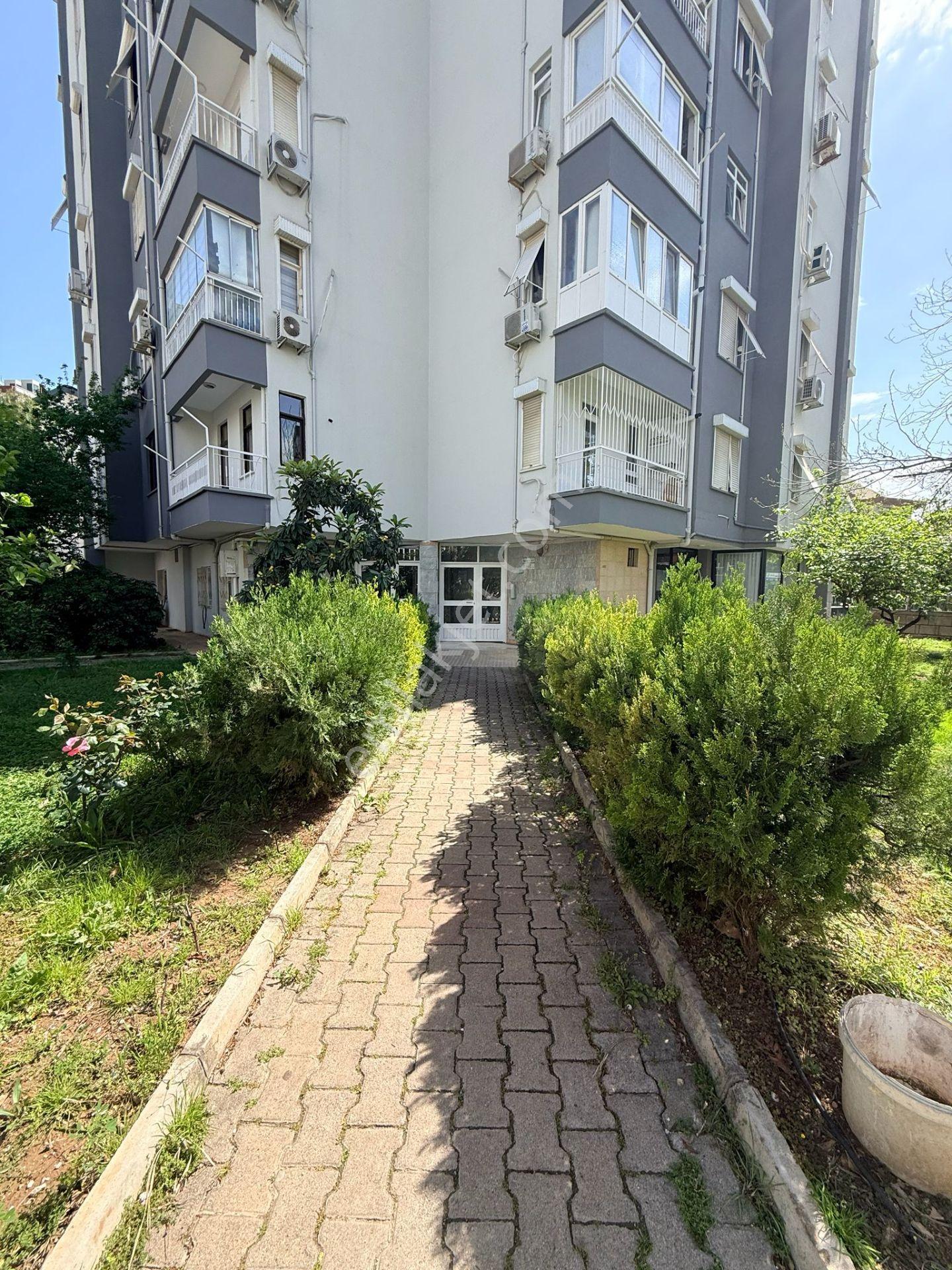 Meydankavağında Site İçi Tramvaya Yakın Manzaralı Geniş Arakat - Görsel 3