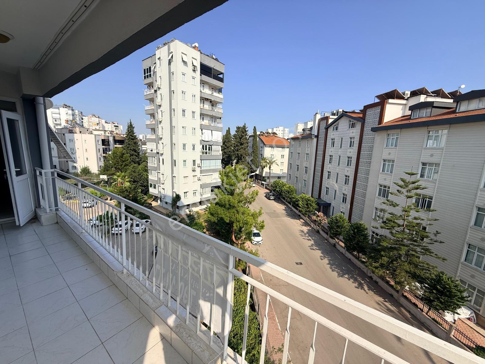 Meydankavağında Site İçi Tramvaya Yakın Manzaralı Geniş Arakat - Görsel 22