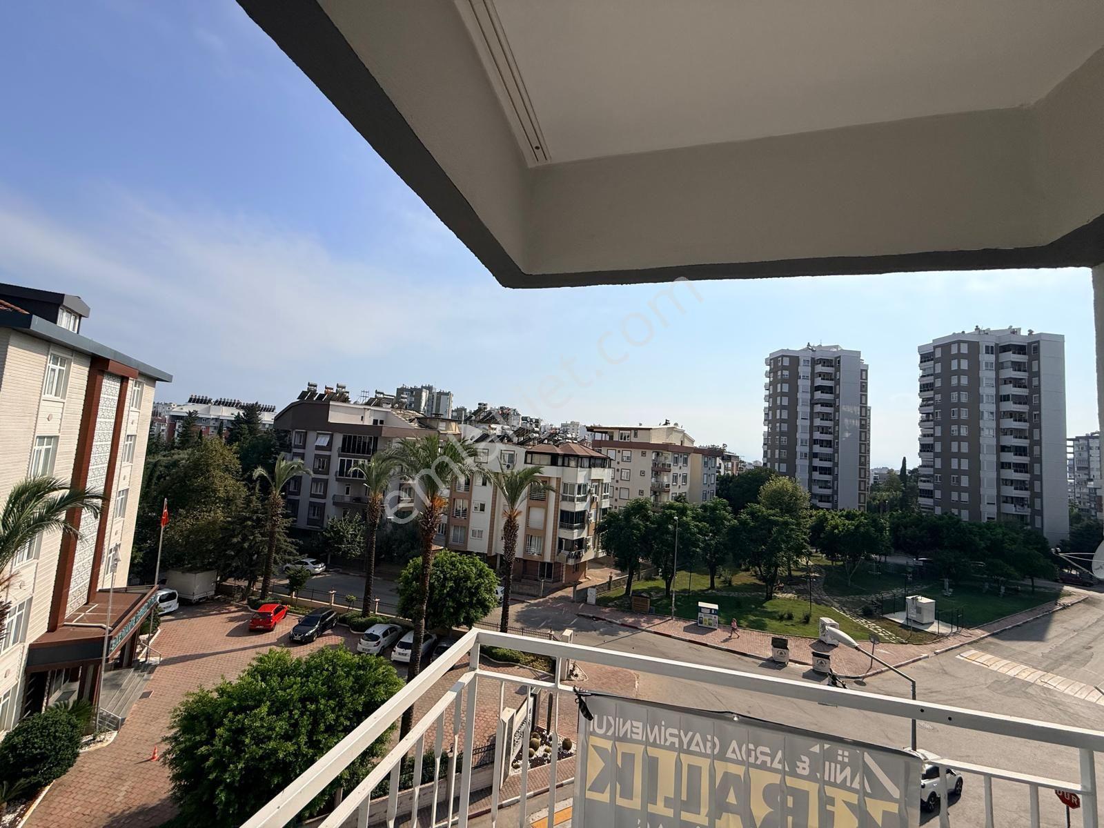 Meydankavağında Site İçi Tramvaya Yakın Manzaralı Geniş Arakat - Görsel 21