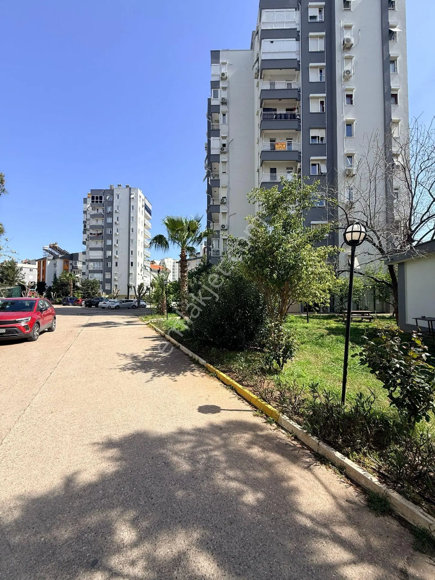 Meydankavağında Site İçi Tramvaya Yakın Manzaralı Geniş Arakat