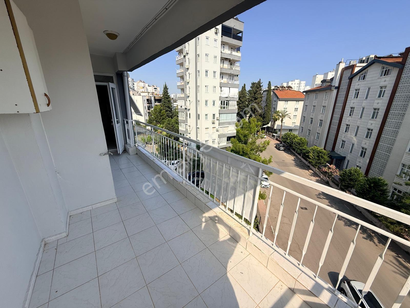 Meydankavağında Site İçi Tramvaya Yakın Manzaralı Geniş Arakat - Görsel 19