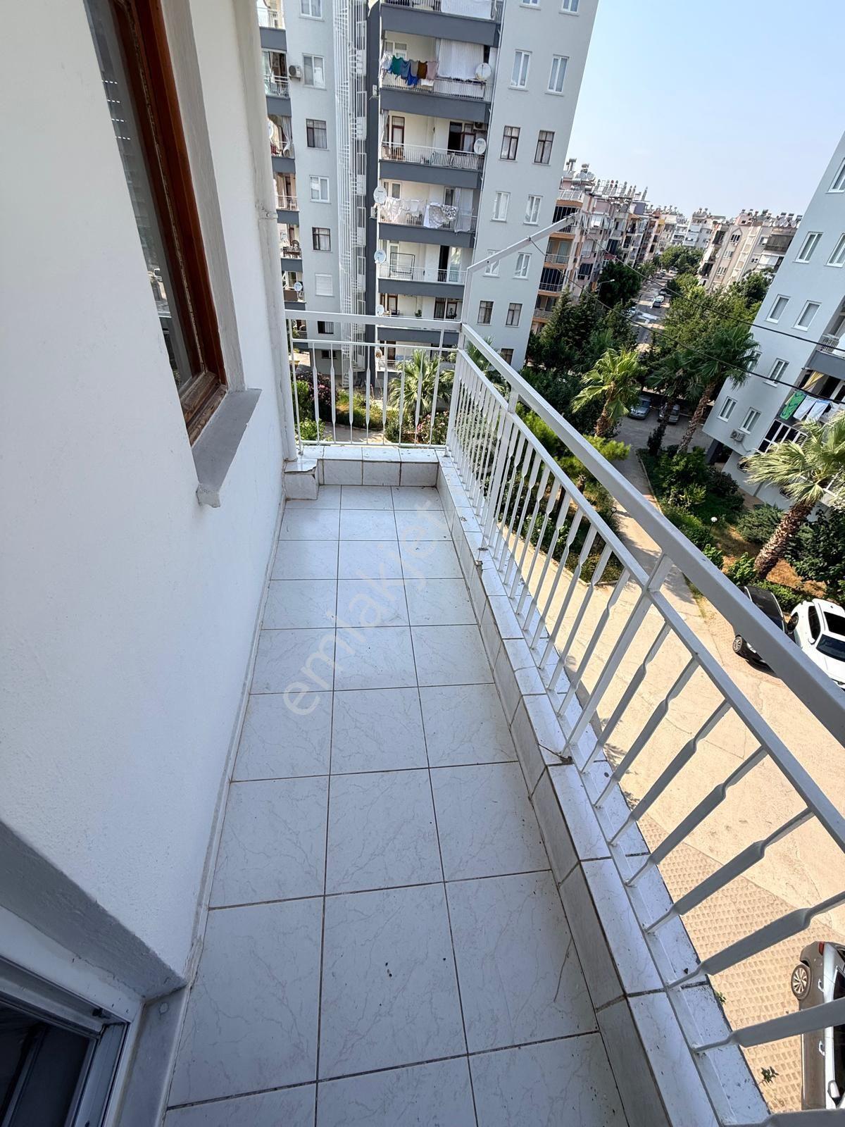 Meydankavağında Site İçi Tramvaya Yakın Manzaralı Geniş Arakat - Görsel 11