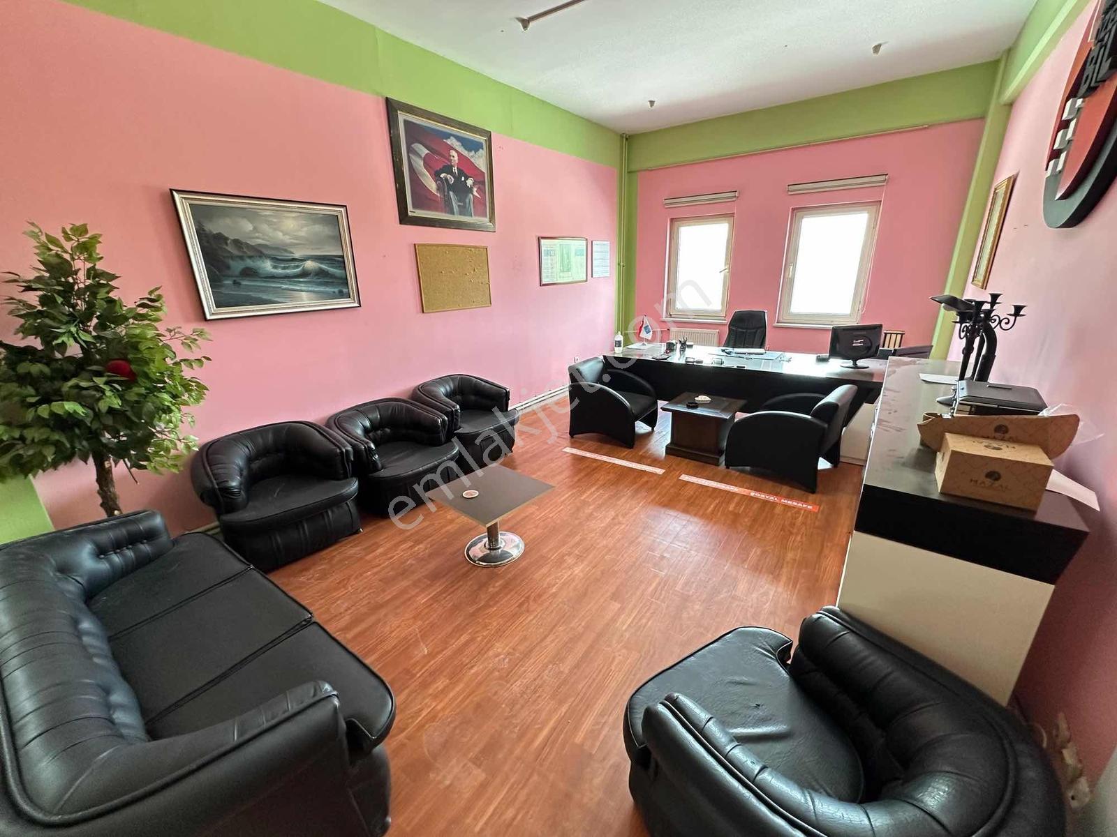Bayındırlık İş Merkezi Eşyalı Kiralık 28 M2 Dükkan