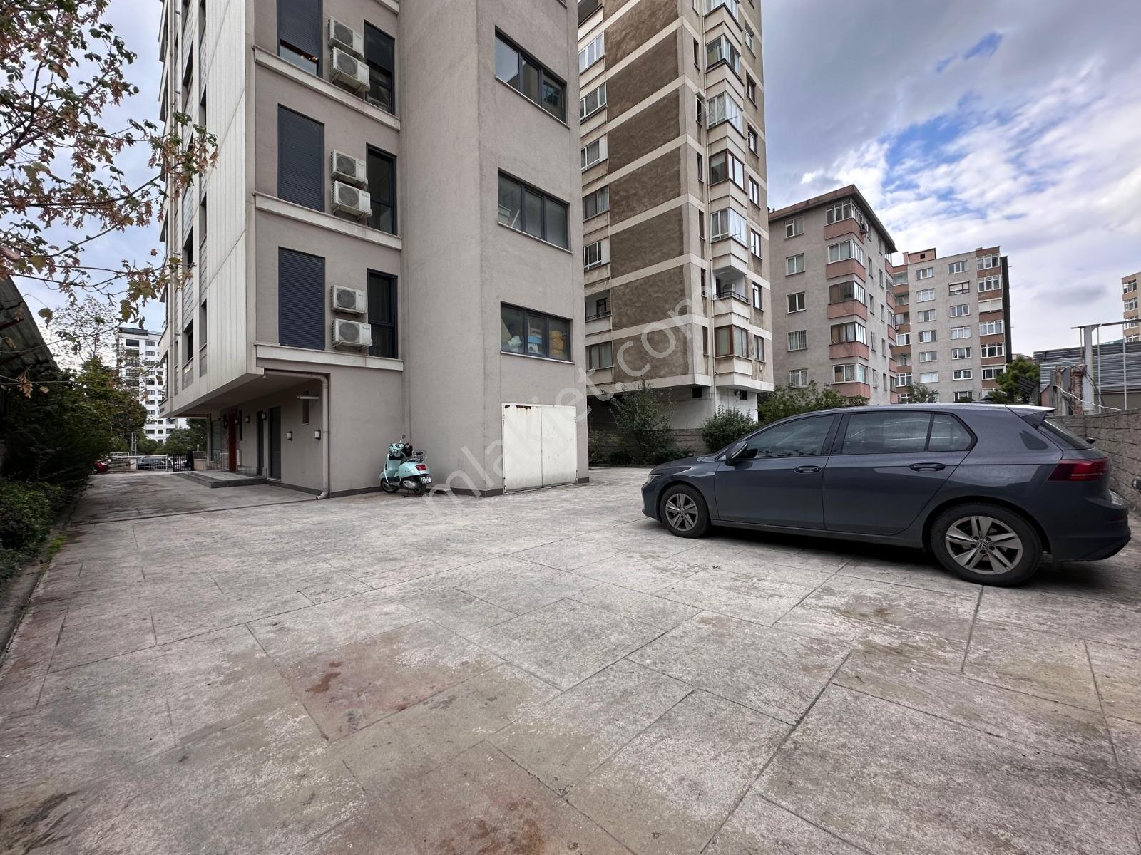 Utkudan Kozyatağında Geniş Balkonlu Ebeveynli 100m2