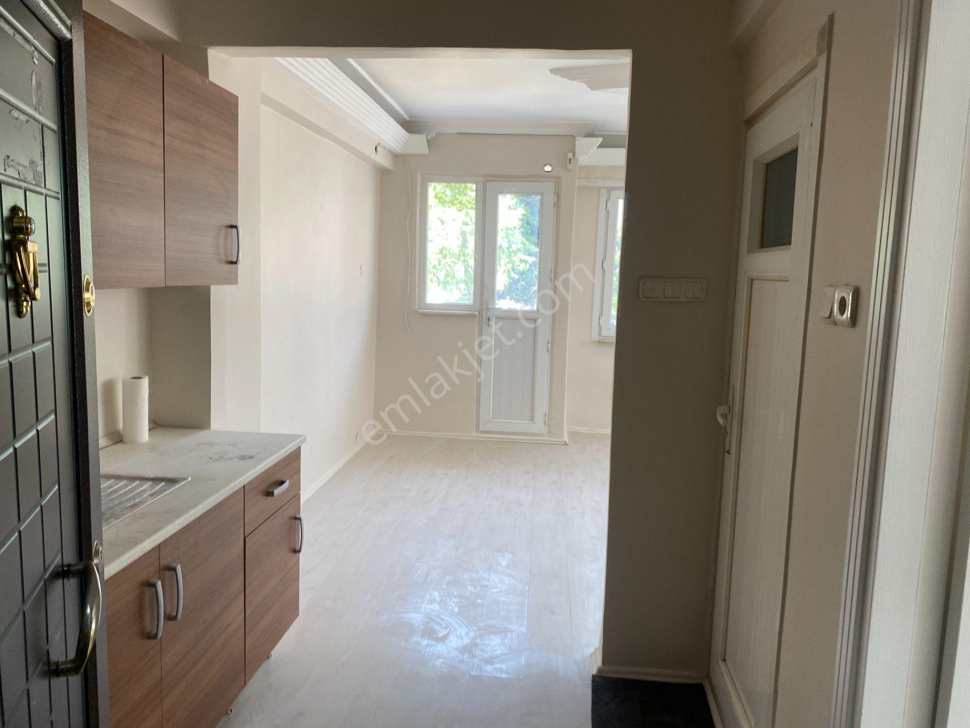 Destan-094-k.m.paşa Meydanına Cepheli-1-oda-geniş-salon-orta-1-kat-55m2-ofis-katı-işyerine - Görsel 13