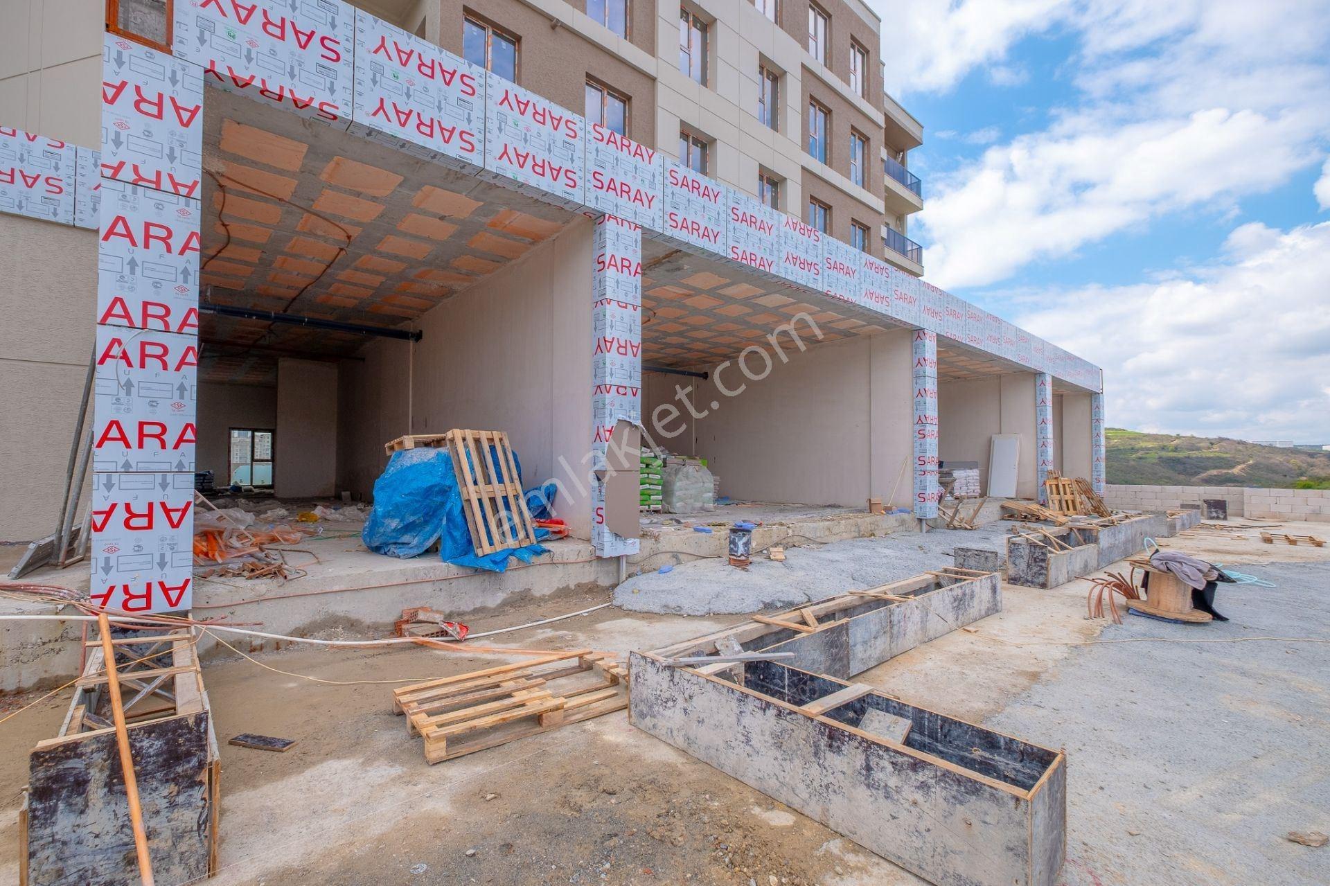 Bahçeşehir Kavşak Lokasyon Eczane'ye Uygun Kiralık Ticari Ünite