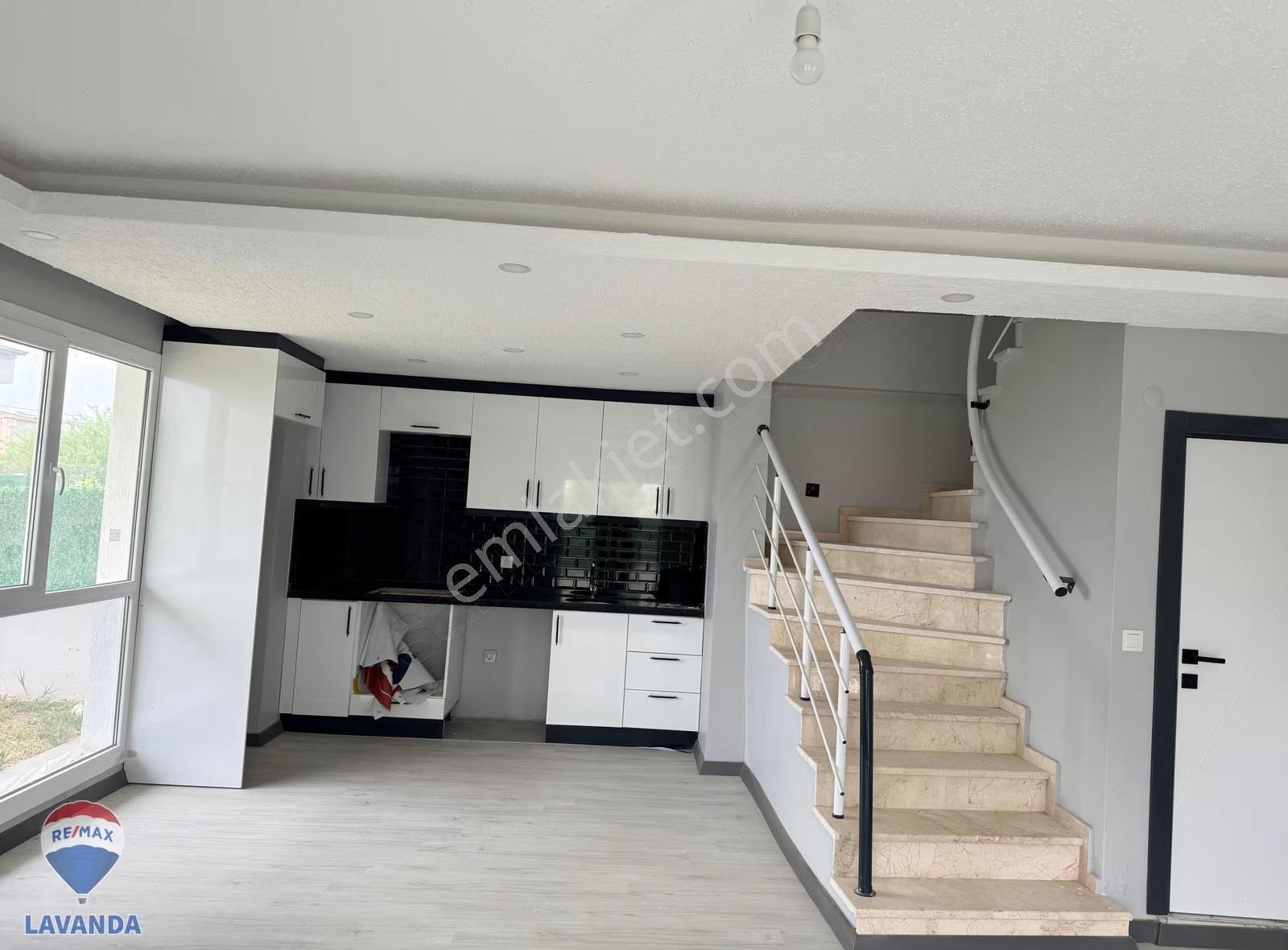 Re/max Lavandadan Yeniçiftlikde 4+1 Triplex Satılık Villa - Görsel 2